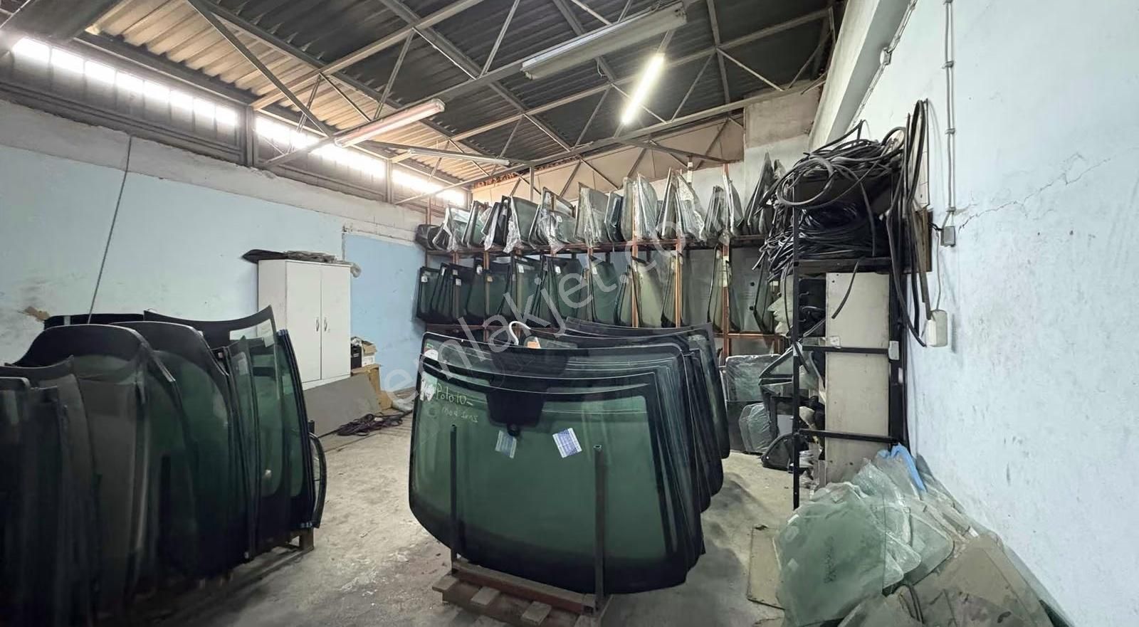 Yatırım Fırsatı! İzmir 3. Sanayide 150 M² İki Bölümlü Dükkan - Görsel 9