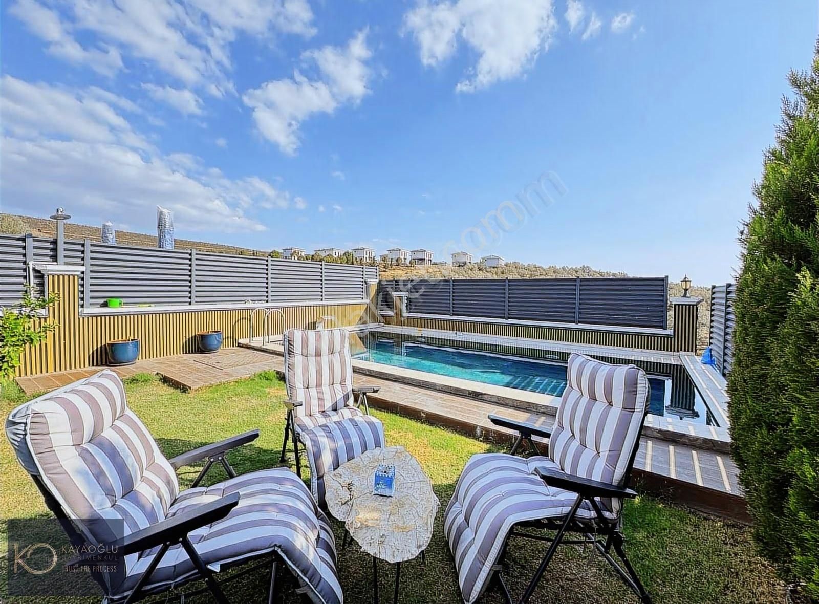 Foça Kozbeyli Kavşağına Çok Yakın Müstakil Havuzlu Villa - Görsel 23
