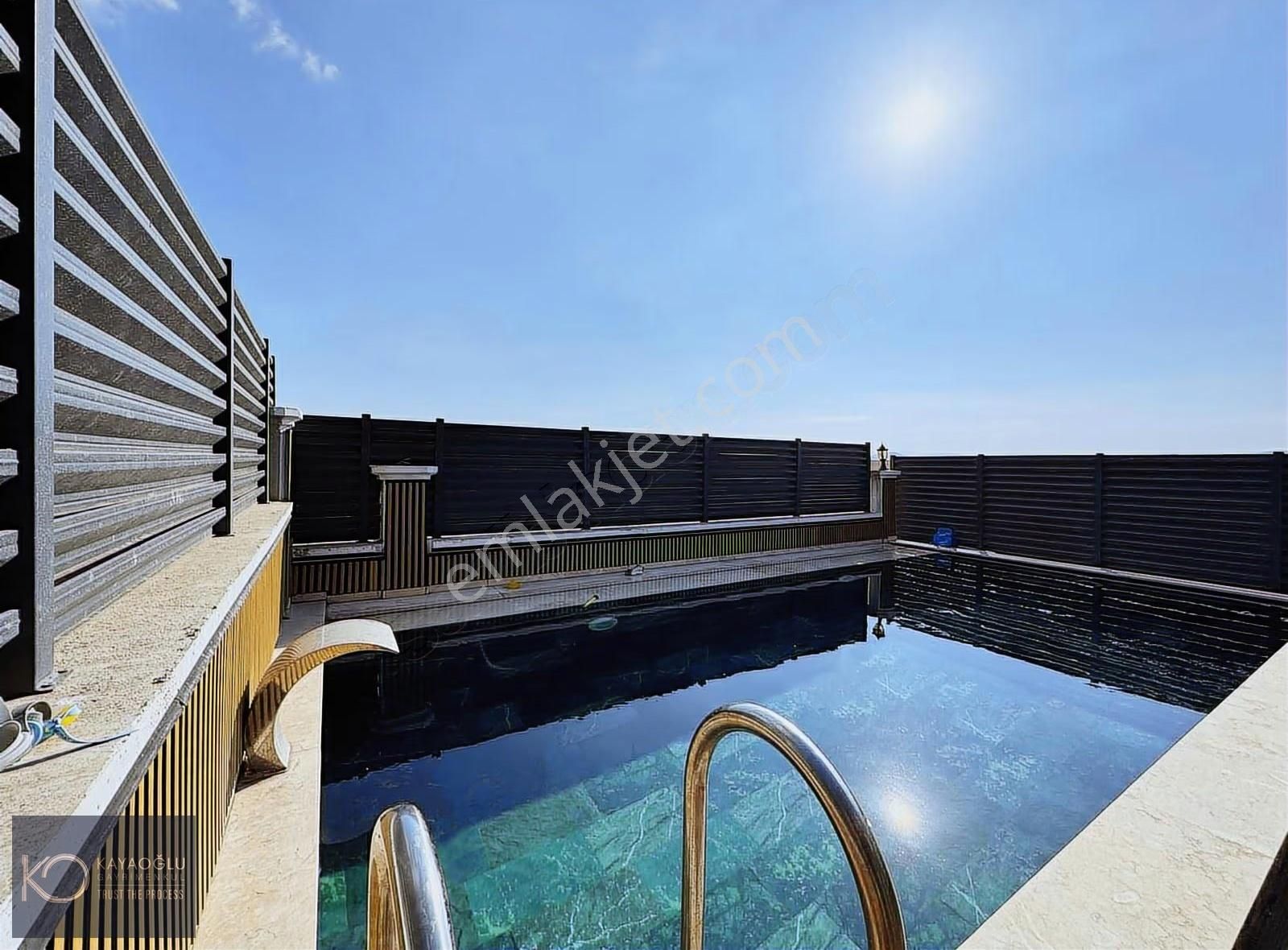 Foça Kozbeyli Kavşağına Çok Yakın Müstakil Havuzlu Villa - Görsel 19