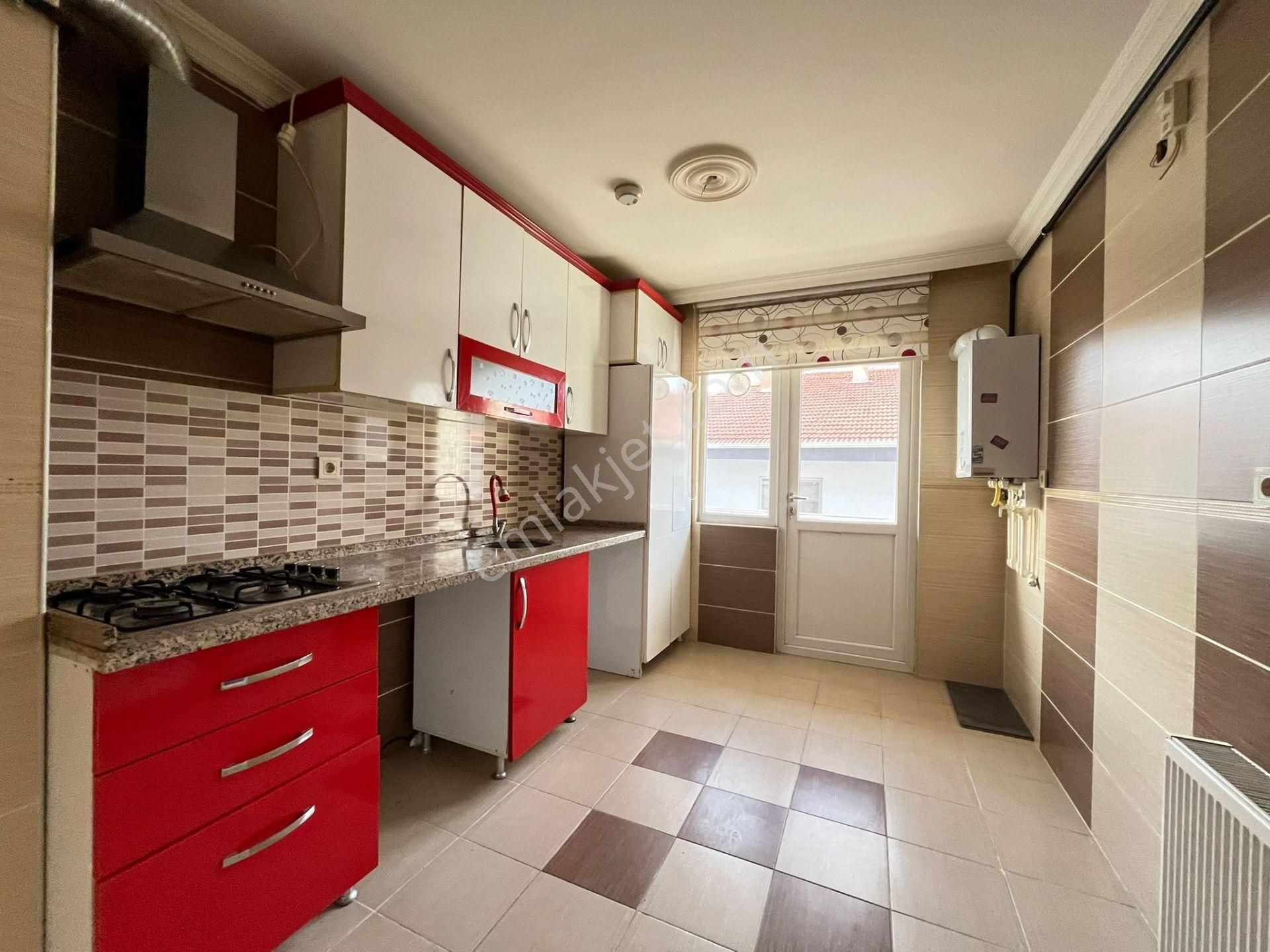 Ufuktepe Mahallesi'nde Cadde Üzerinde Full Yapılı 3+1 Daire!