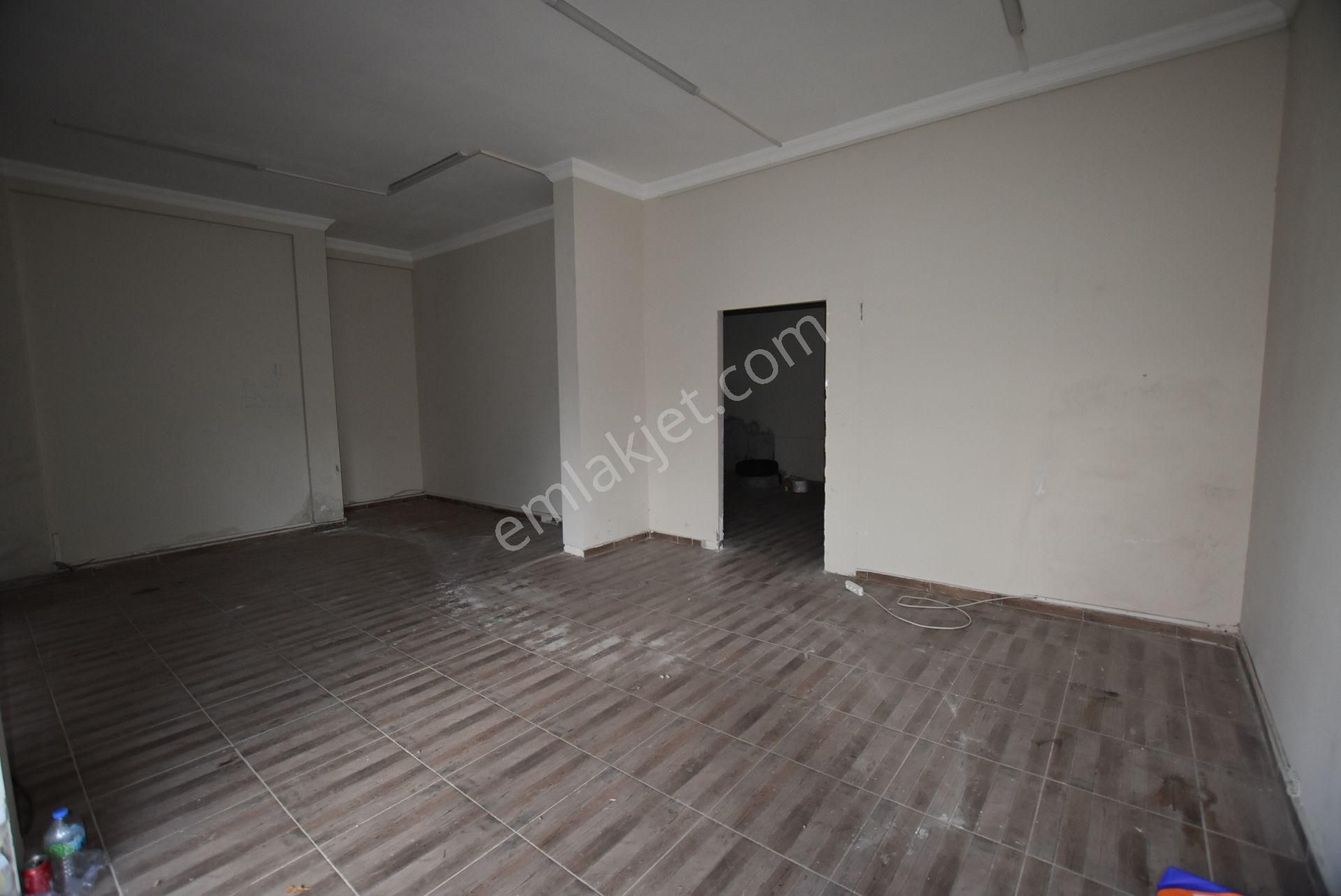 Emin'den Cadde Üstü Ön Bahçeli Mülk - Görsel 4