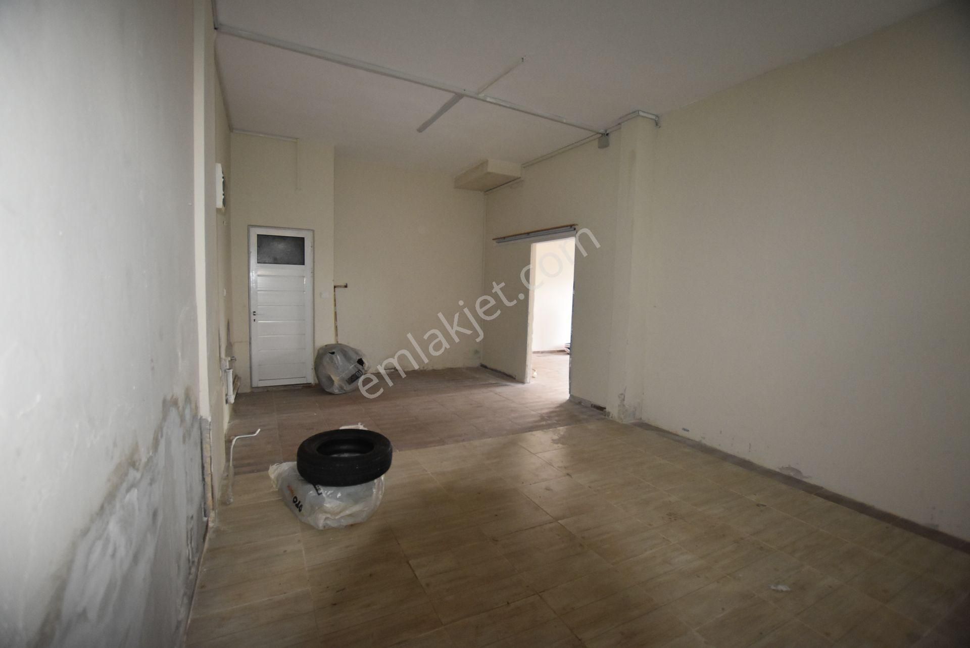 Emin'den Cadde Üstü Ön Bahçeli Mülk - Görsel 12