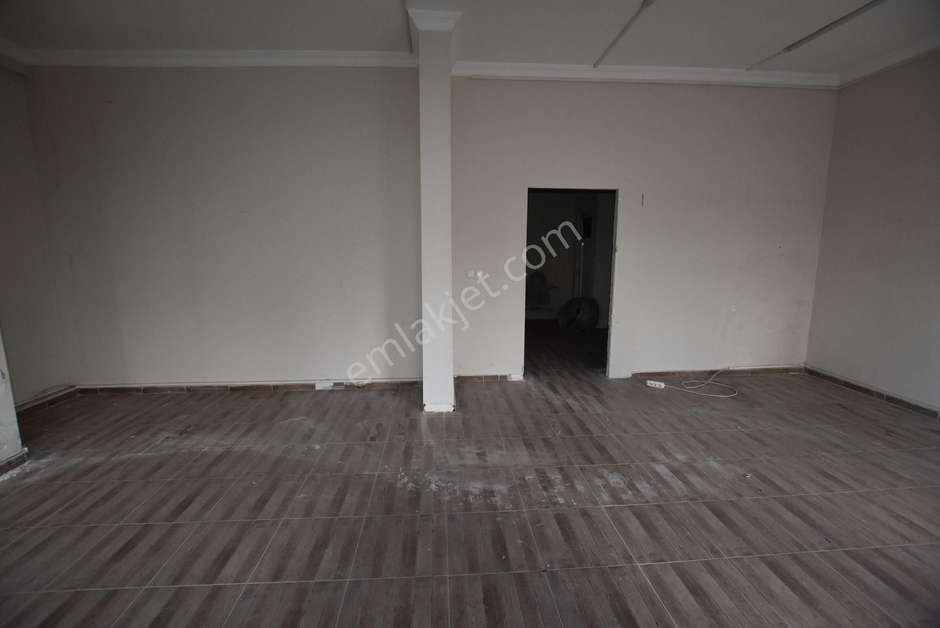 Emin'den Cadde Üstü Ön Bahçeli Mülk - Görsel 13