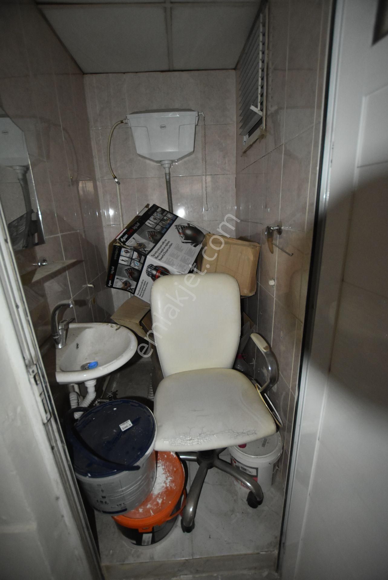 Emin'den Cadde Üstü Ön Bahçeli Mülk - Görsel 8