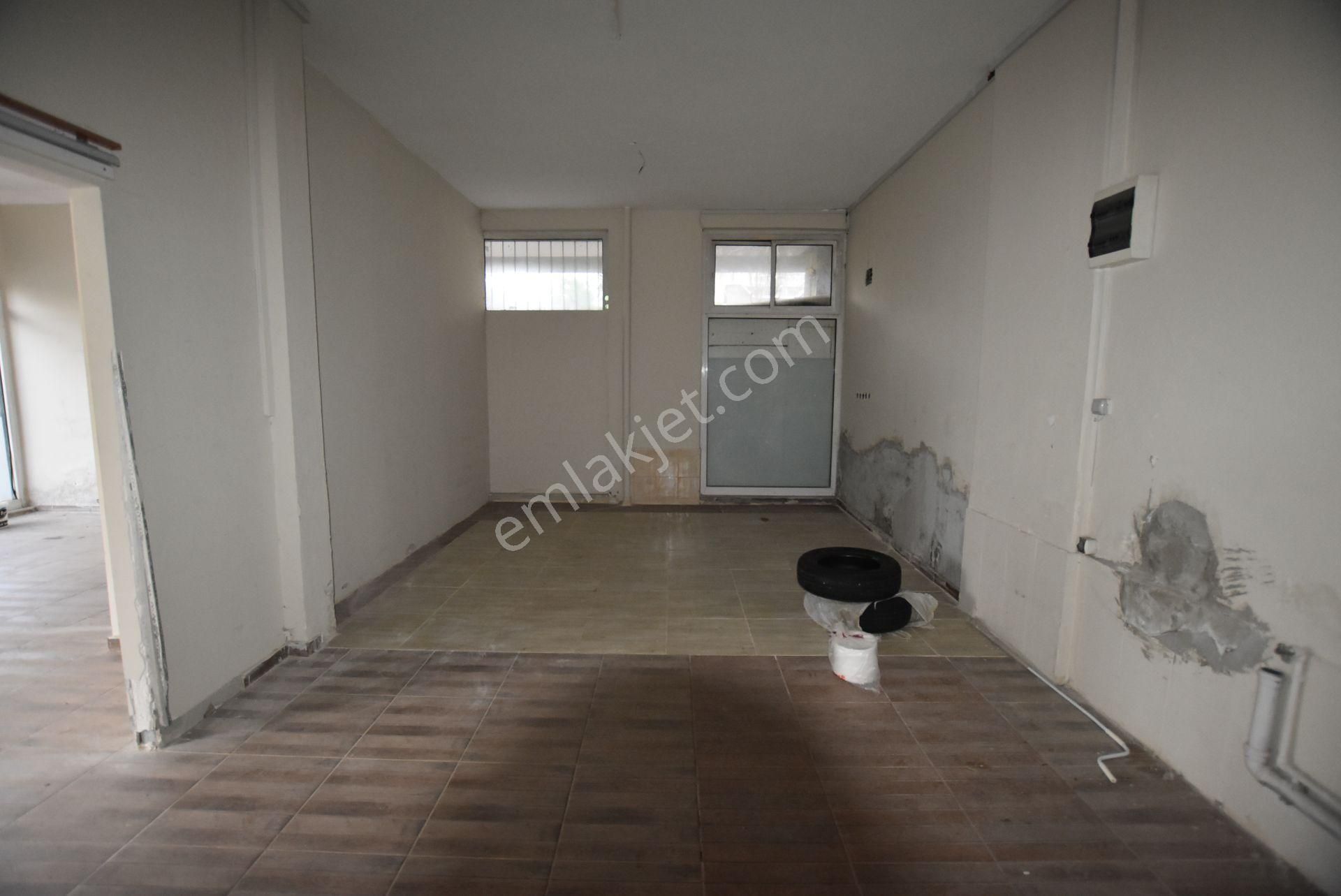 Emin'den Cadde Üstü Ön Bahçeli Mülk - Görsel 7