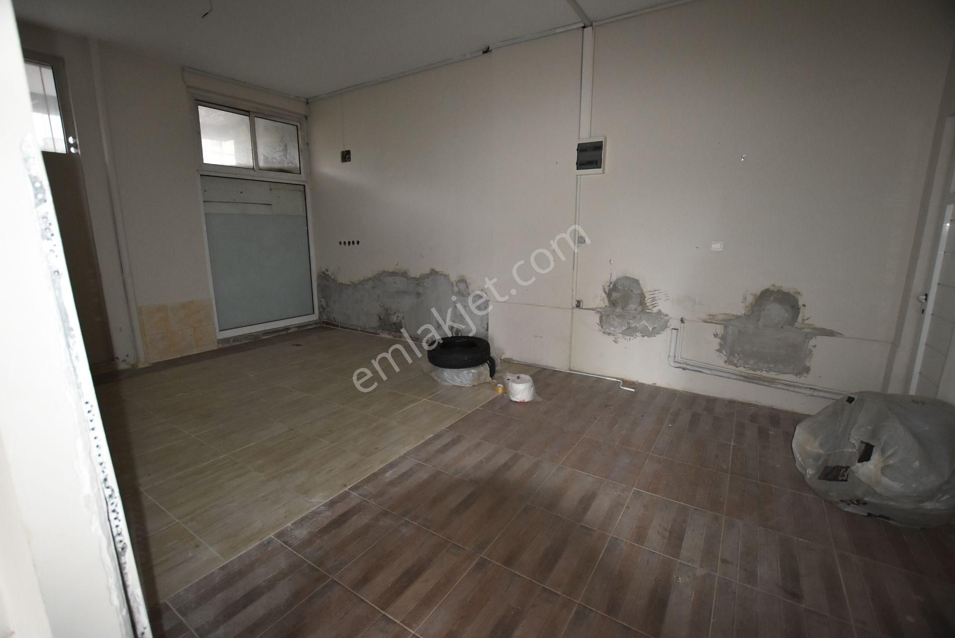 Emin'den Cadde Üstü Ön Bahçeli Mülk - Görsel 6