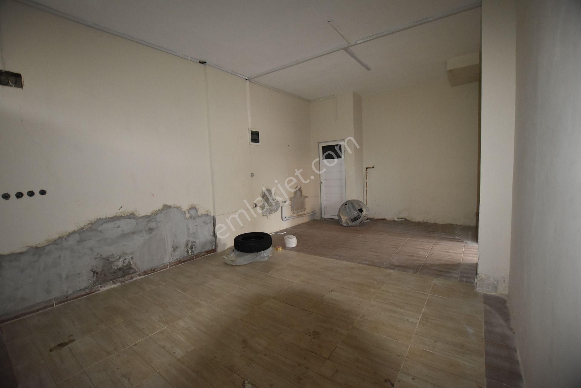 Emin'den Cadde Üstü Ön Bahçeli Mülk - Görsel 11