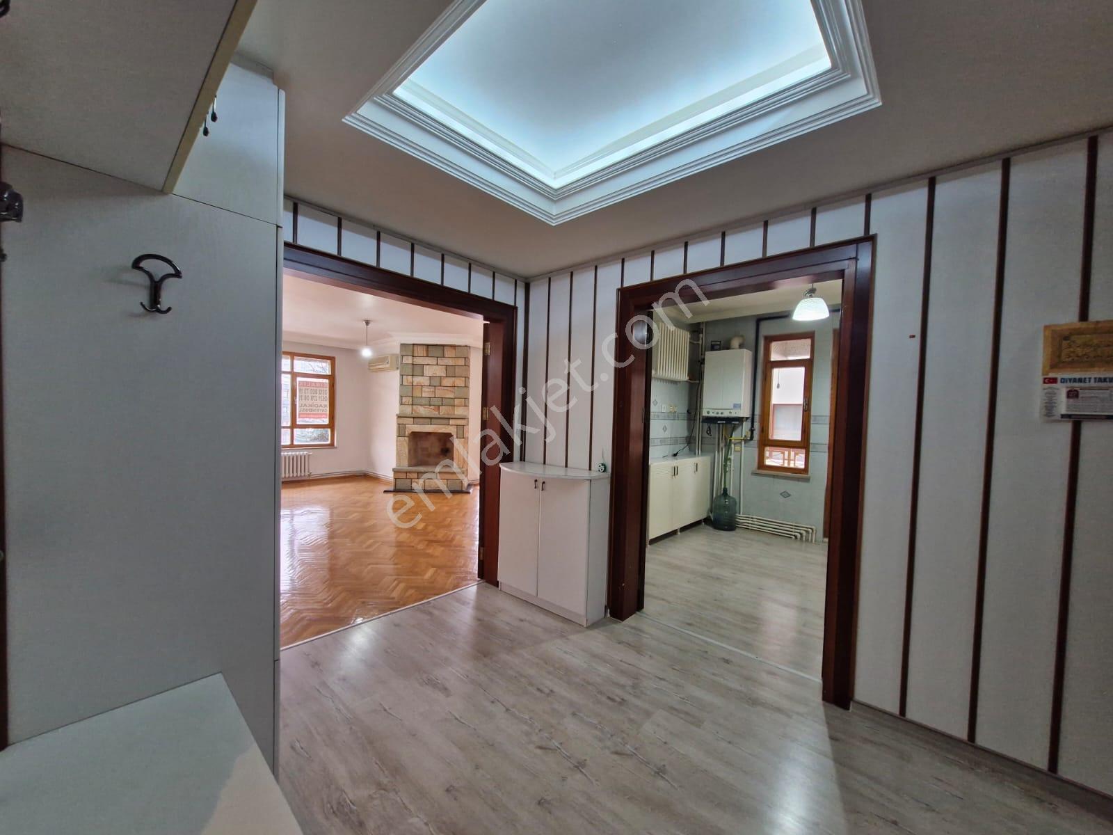 Birlik Mahallesi 435. Cadde Üzerinde Full Mobilyalı 3+1 Kiralık Daire ........