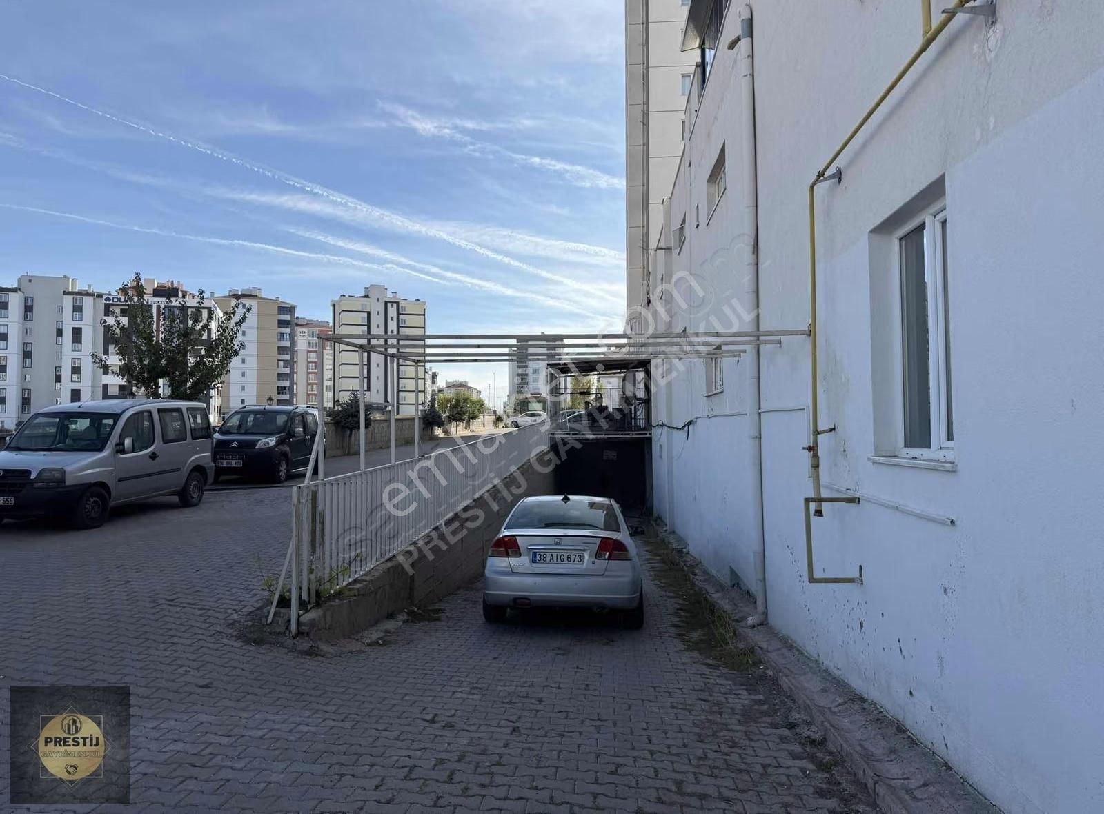 Ana Cadde Üzeri K. Otoparklı - Geniş Oturumlu Meskenli Daire - Görsel 13