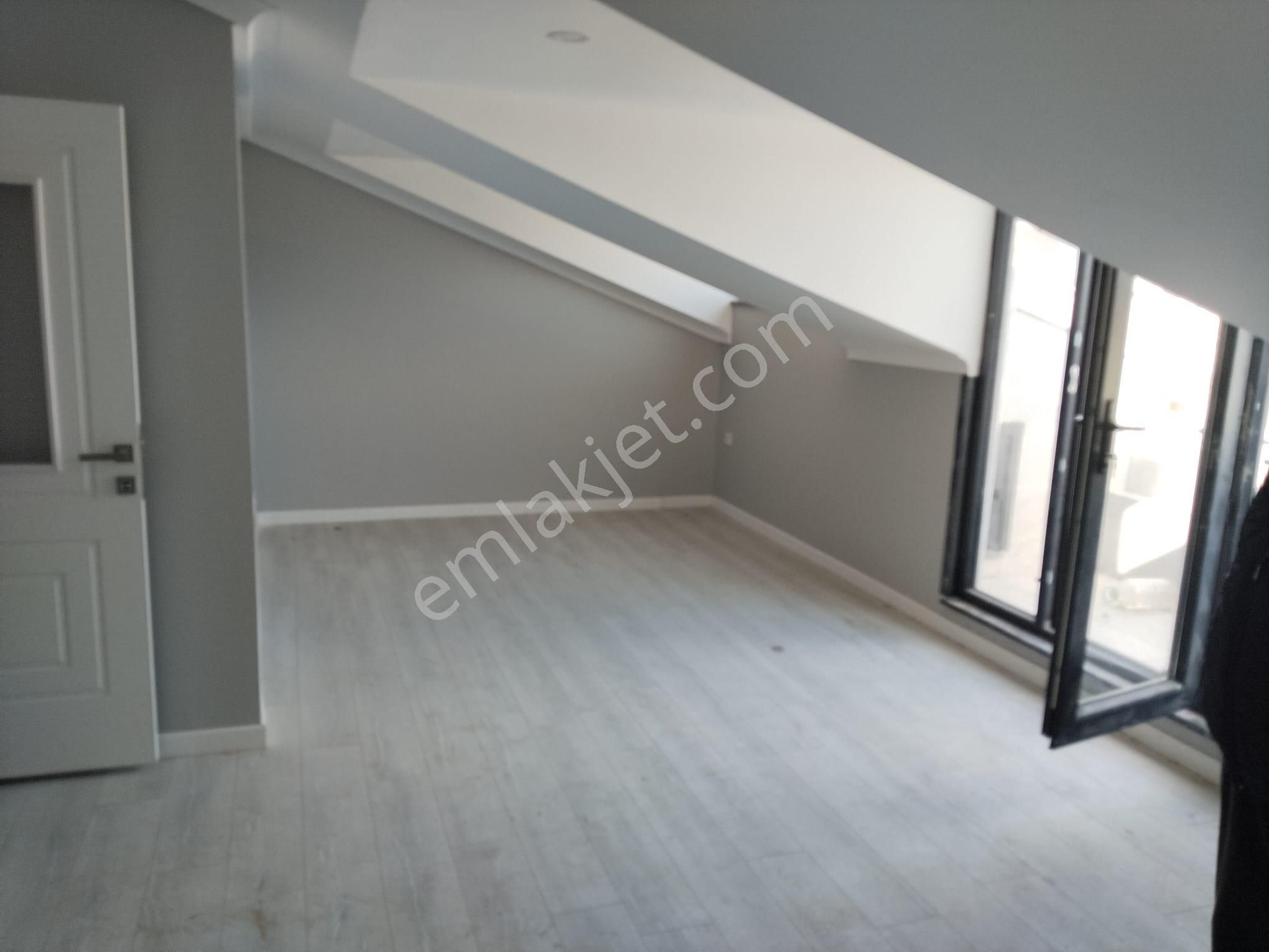 Bayrampaşa Altıntepsi Mahallesi Satılık Çatı Arası Piyesli Dublex Daire - Görsel 9
