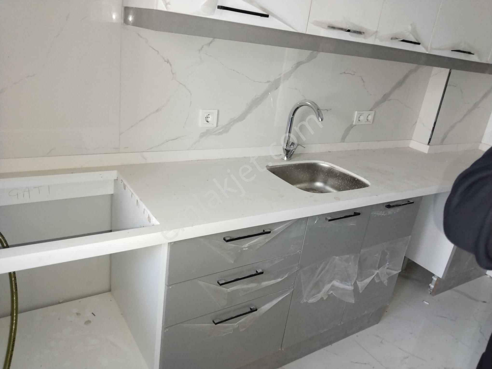 Bayrampaşa Altıntepsi Mahallesi Satılık Çatı Arası Piyesli Dublex Daire - Görsel 4