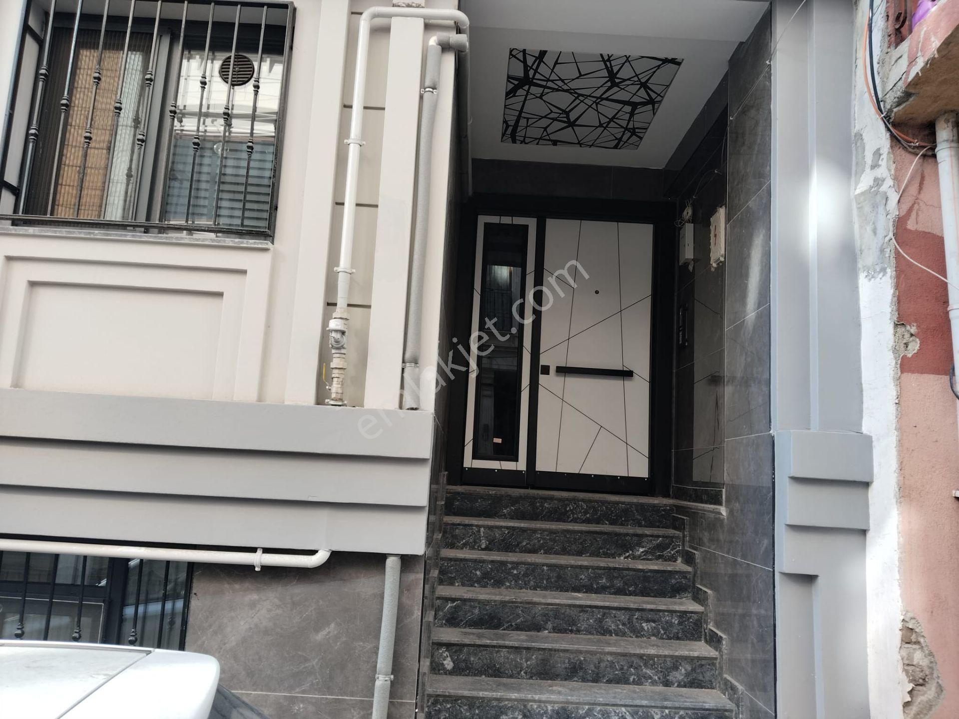 Bayrampaşa Altıntepsi Mahallesi Satılık Çatı Arası Piyesli Dublex Daire - Görsel 31