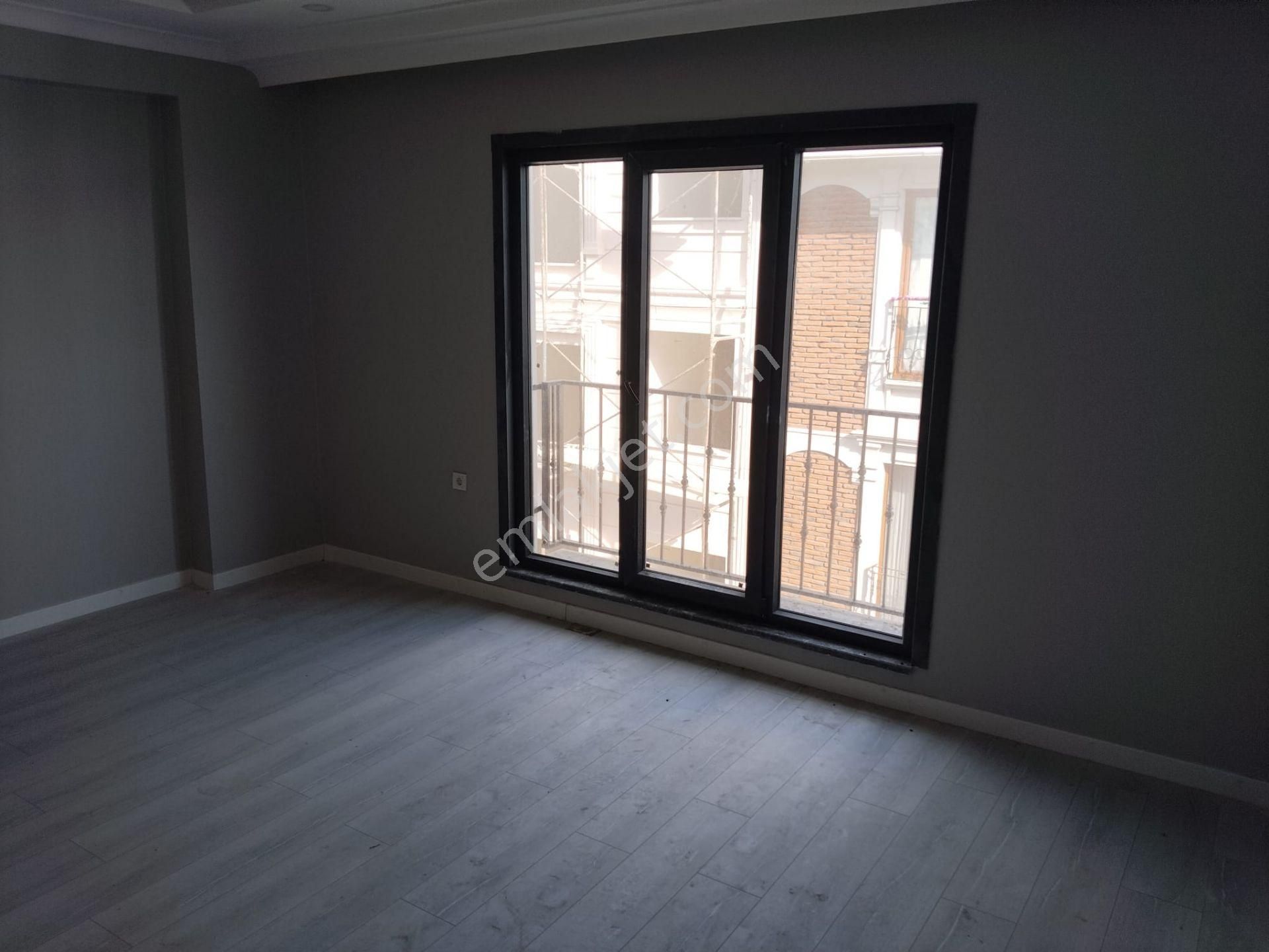 Bayrampaşa Altıntepsi Mahallesi Satılık Çatı Arası Piyesli Dublex Daire - Görsel 28