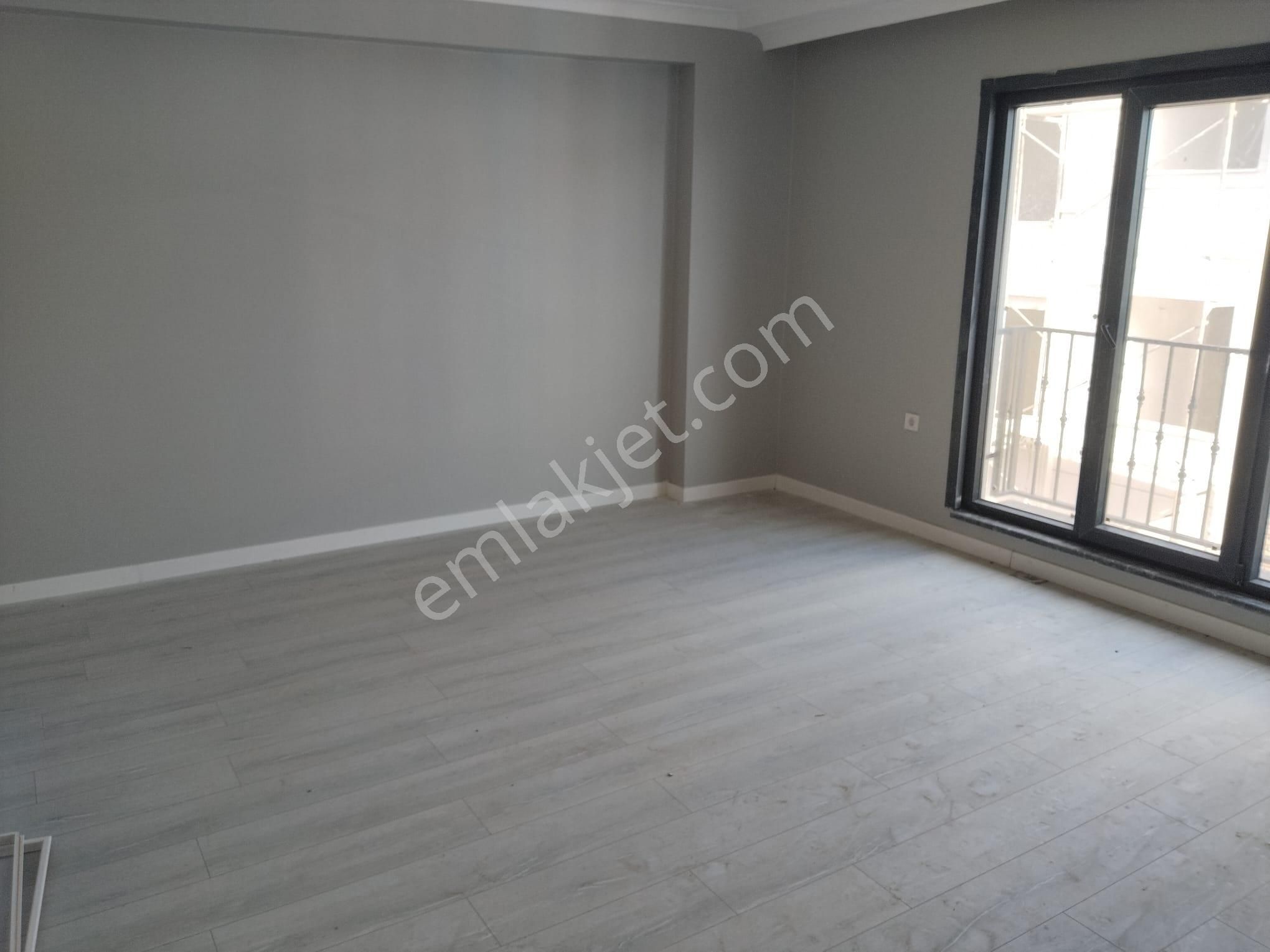 Bayrampaşa Altıntepsi Mahallesi Satılık Çatı Arası Piyesli Dublex Daire - Görsel 2