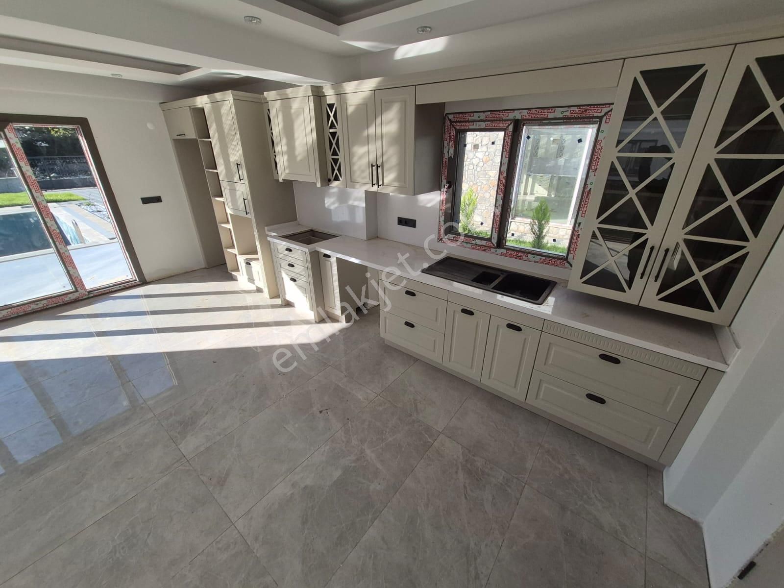 Sabri Pınarbaşı Gayrimenkul'den Akçay'da Satılık Sıfır Tek Müstakil Havuzlu Villa - Görsel 4