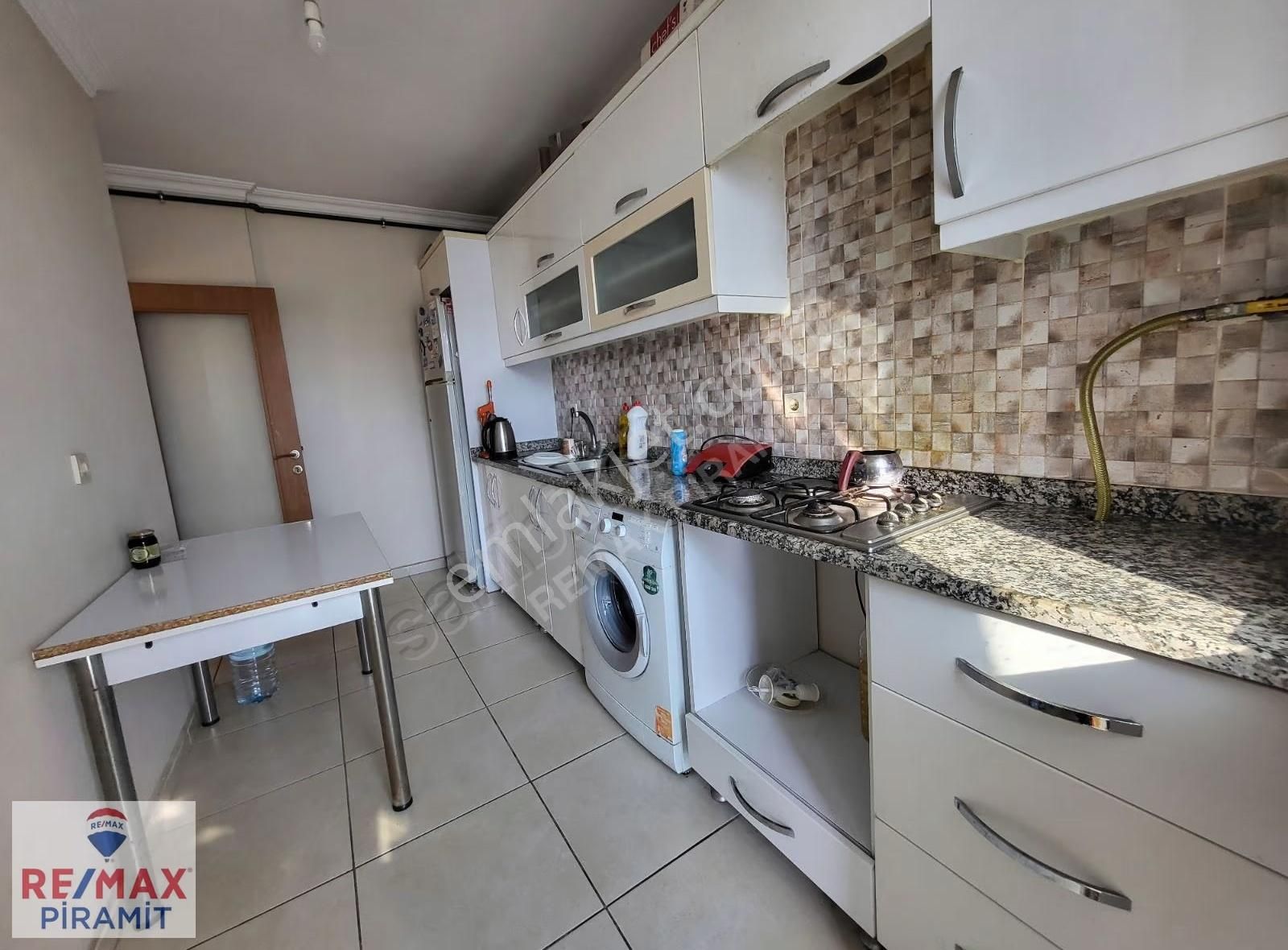 Ümraniye Krizantem Sokakta Resepsiyonlu Sitede Fırsat Daire - Görsel 18