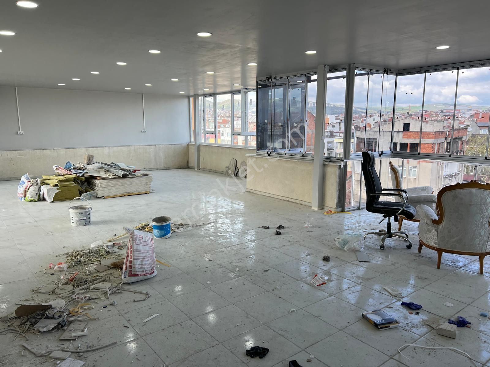 Kiralık 180 M2 Kapalı Teras Kat İş Yeri Çarşı Ve Ttm Yakını - Görsel 3