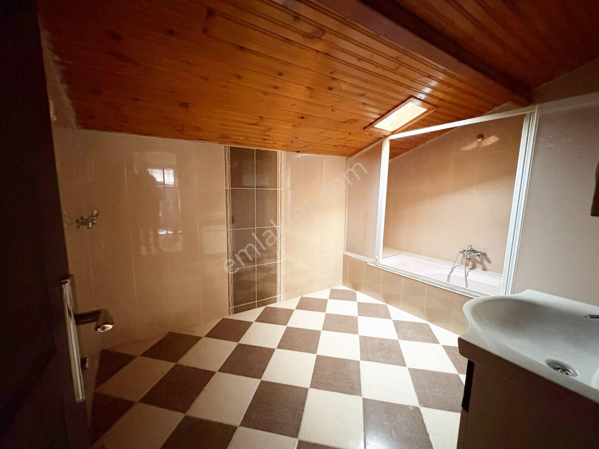 Mudanya Ömerbey De Cadde Üzeri Kiralık Dubleks 5+1 Daire - Görsel 24