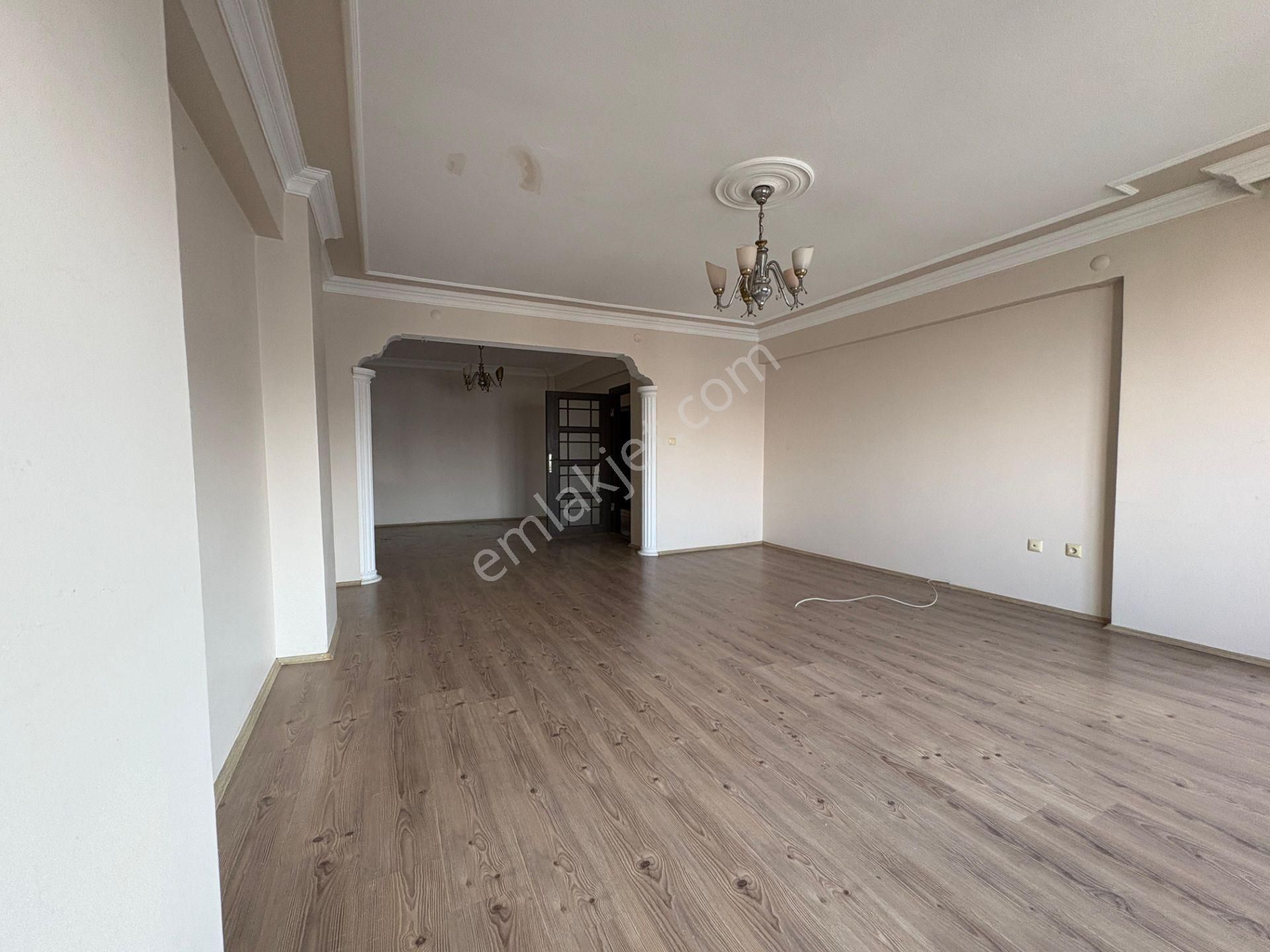 Mudanya Ömerbey De Cadde Üzeri Kiralık Dubleks 5+1 Daire - Görsel 17