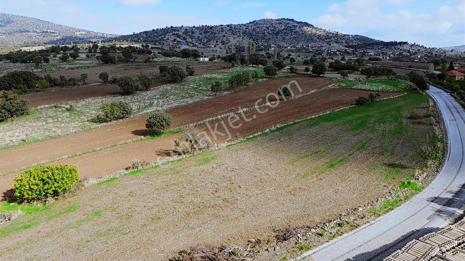 Eşme Güneyköy'de Baraj,yol Ve İstasyon Yakını 3970 M2 Tarla - Görsel 13