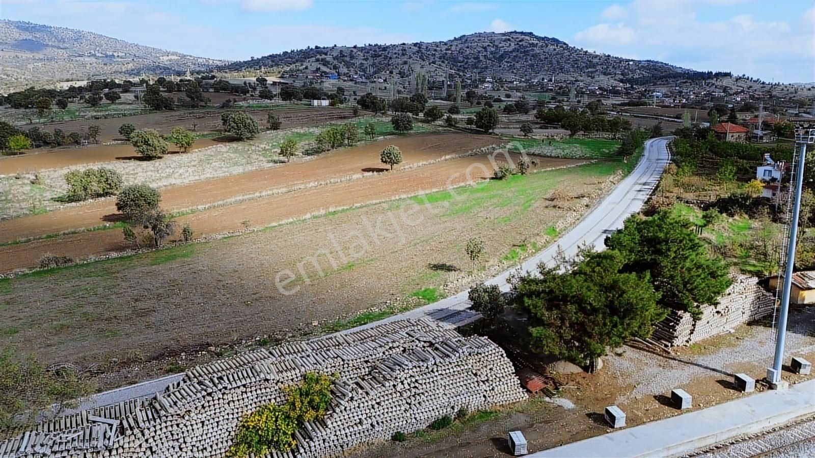 Eşme Güneyköy'de Baraj,yol Ve İstasyon Yakını 3970 M2 Tarla - Görsel 7