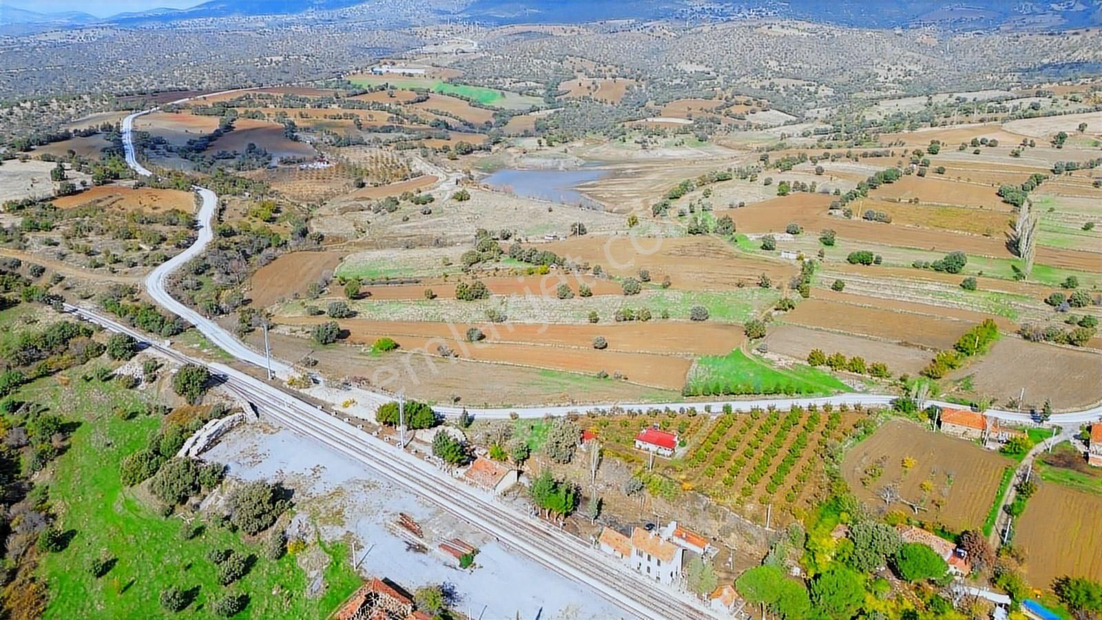 Eşme Güneyköy'de Baraj,yol Ve İstasyon Yakını 3970 M2 Tarla - Görsel 6