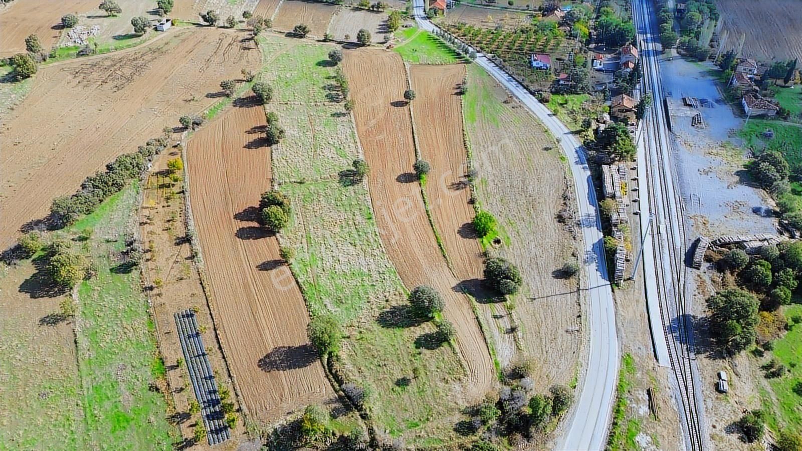 Eşme Güneyköy'de Baraj,yol Ve İstasyon Yakını 3970 M2 Tarla - Görsel 14
