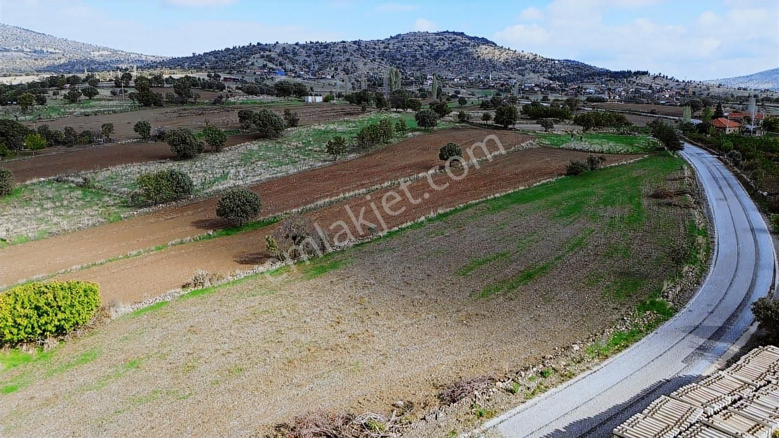 Eşme Güneyköy'de Baraj,yol Ve İstasyon Yakını 3970 M2 Tarla - Görsel 10