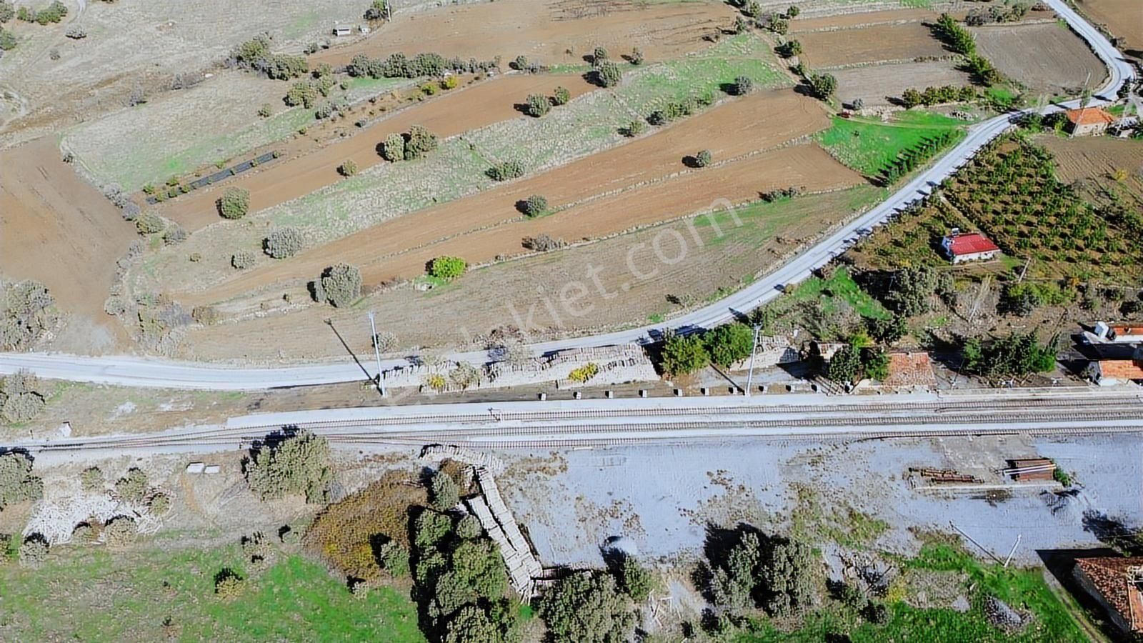 Eşme Güneyköy'de Baraj,yol Ve İstasyon Yakını 3970 M2 Tarla - Görsel 20