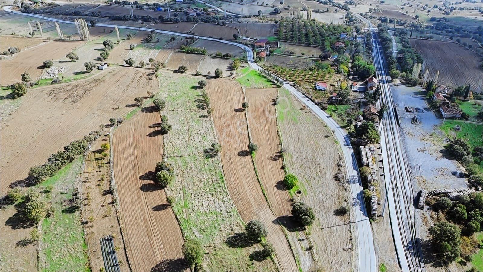 Eşme Güneyköy'de Baraj,yol Ve İstasyon Yakını 3970 M2 Tarla - Görsel 27