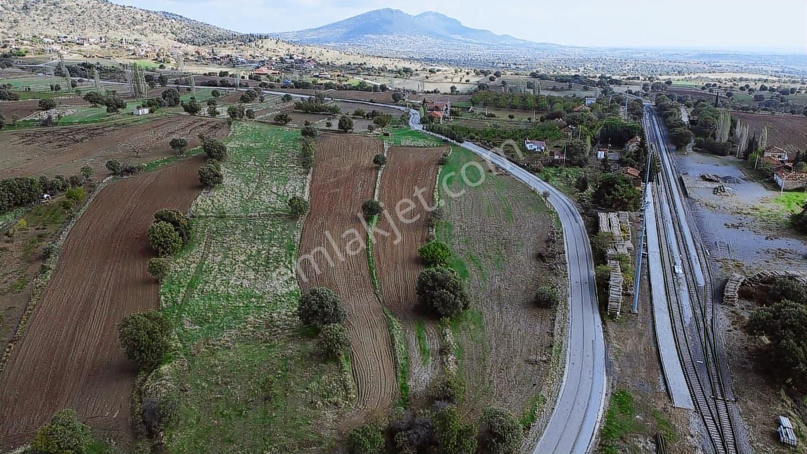 Eşme Güneyköy'de Baraj,yol Ve İstasyon Yakını 3970 M2 Tarla - Görsel 9