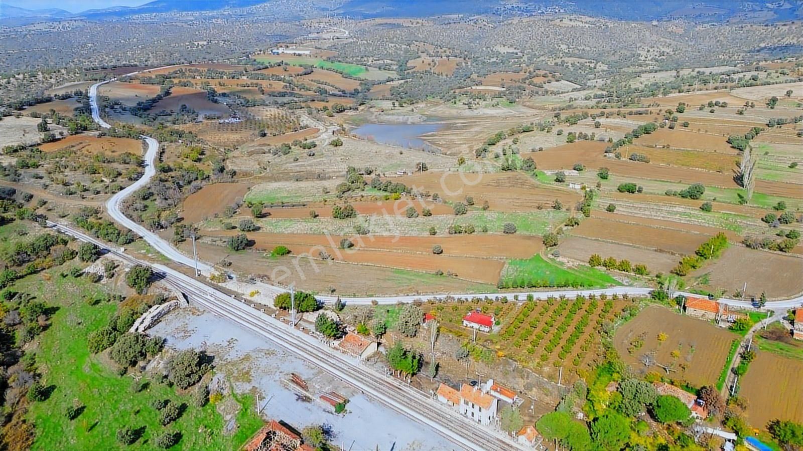 Eşme Güneyköy'de Baraj,yol Ve İstasyon Yakını 3970 M2 Tarla - Görsel 12