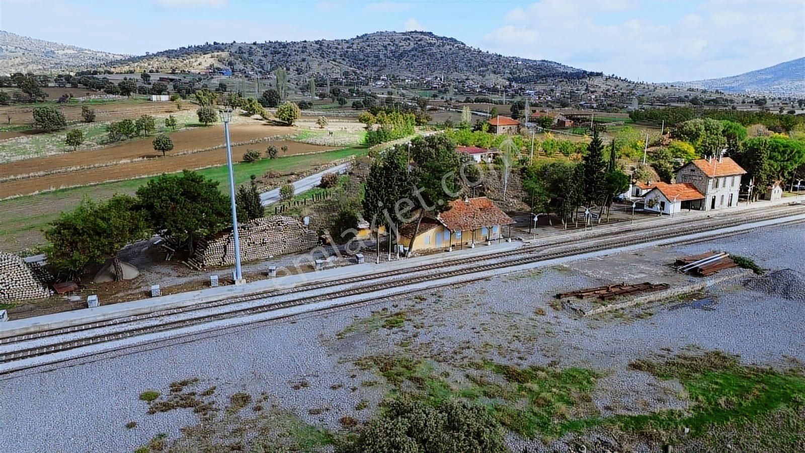 Eşme Güneyköy'de Baraj,yol Ve İstasyon Yakını 3970 M2 Tarla - Görsel 5