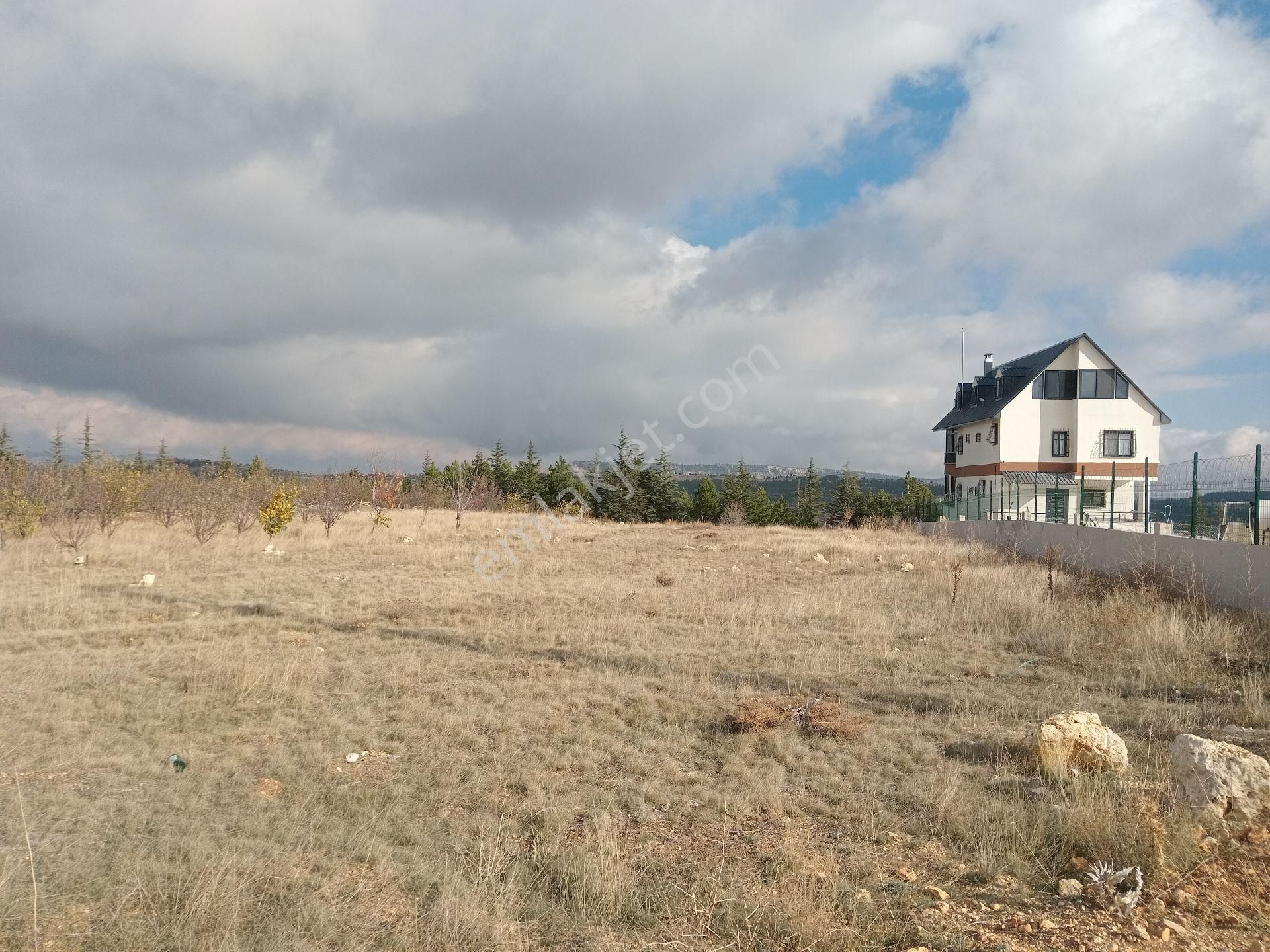 Mersin Erdemli Sorgun Yaylası Karakızgöleti Civarında Gölet Manzaralı 3411 M.kare Satılık Tarla