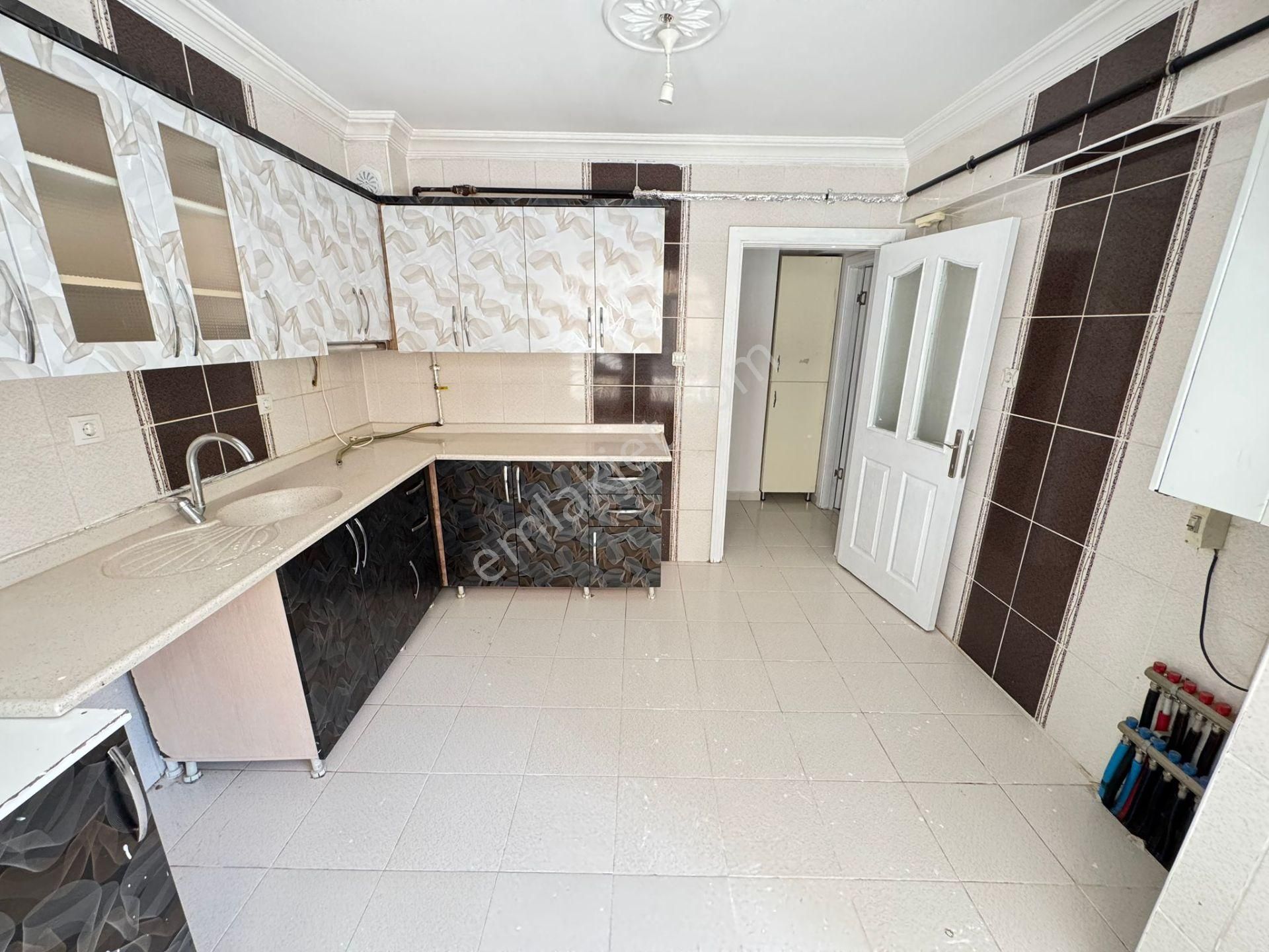 Altındağ - Battalgazi Mahallesinde Caddeye Yakın, 3 Cepheli, Asansörlü 3+1 Satılık Daire !!! - Görsel 6