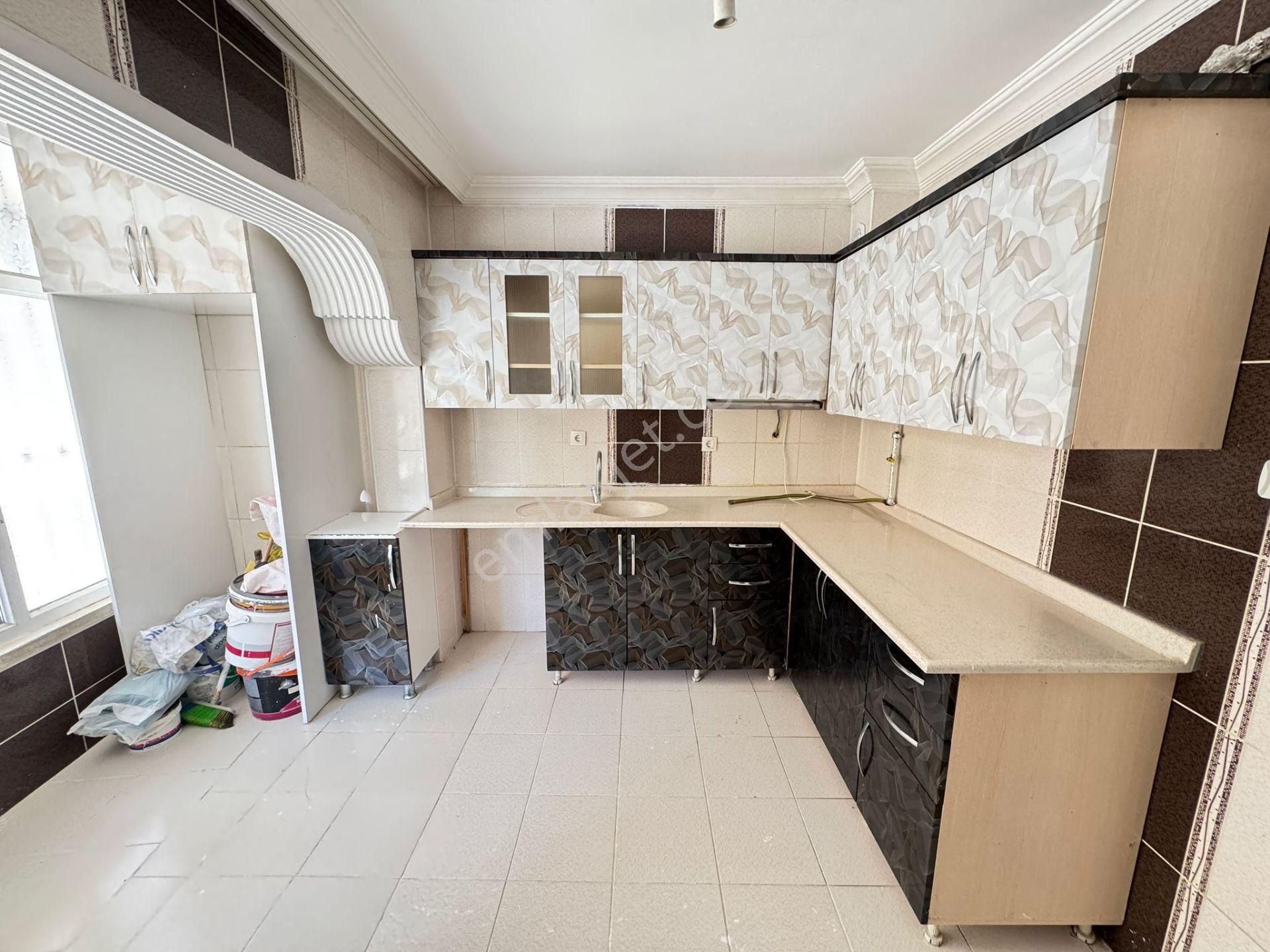 Altındağ - Battalgazi Mahallesinde Caddeye Yakın, 3 Cepheli, Asansörlü 3+1 Satılık Daire !!! - Görsel 2