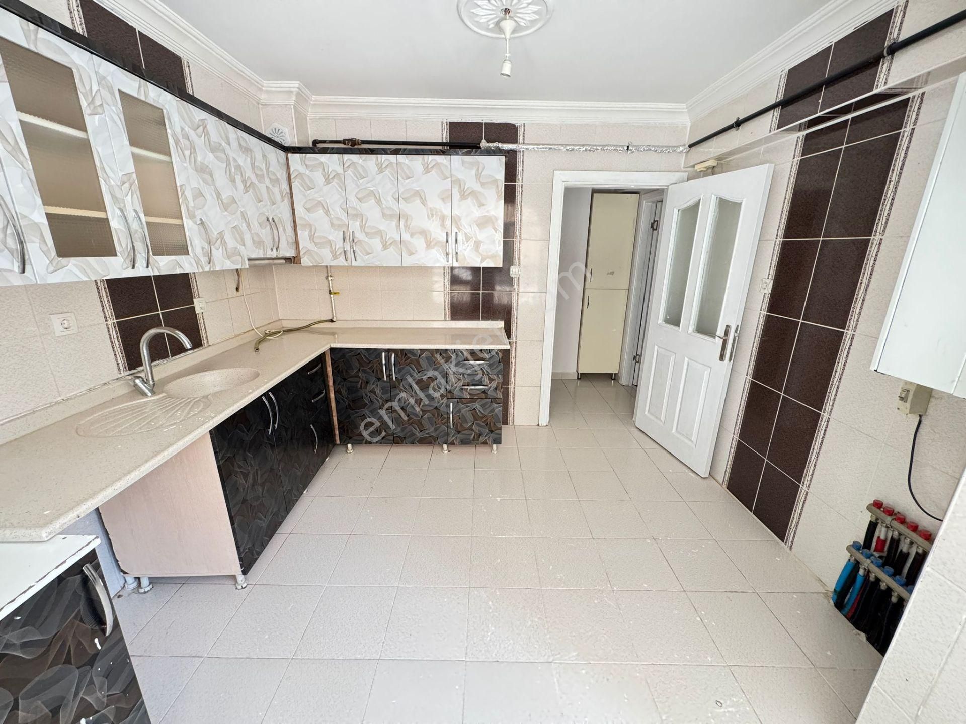 Altındağ - Battalgazi Mahallesinde Caddeye Yakın, 3 Cepheli, Asansörlü 3+1 Satılık Daire !!! - Görsel 5