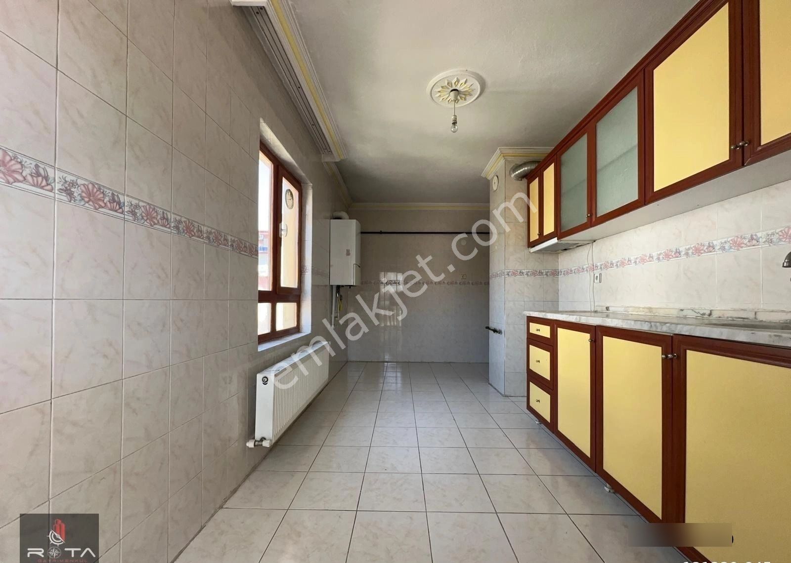 Rota'dan Çarşamba Pazarı İçi 2.kat Bağımsız Salon 3+1 Ön Cephe ! - Görsel 3