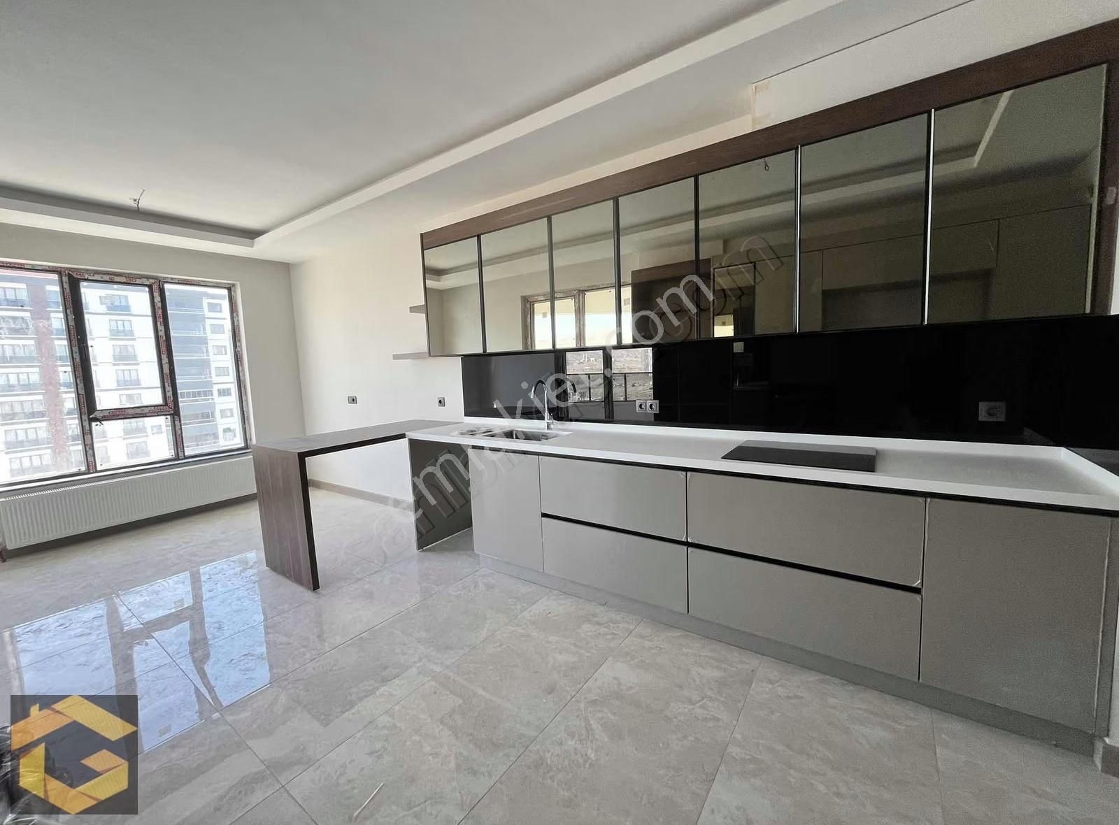 Batıkent'de Güvenlikli Site Rezidans 4+1 Kiralık Lüks Daire - Görsel 12