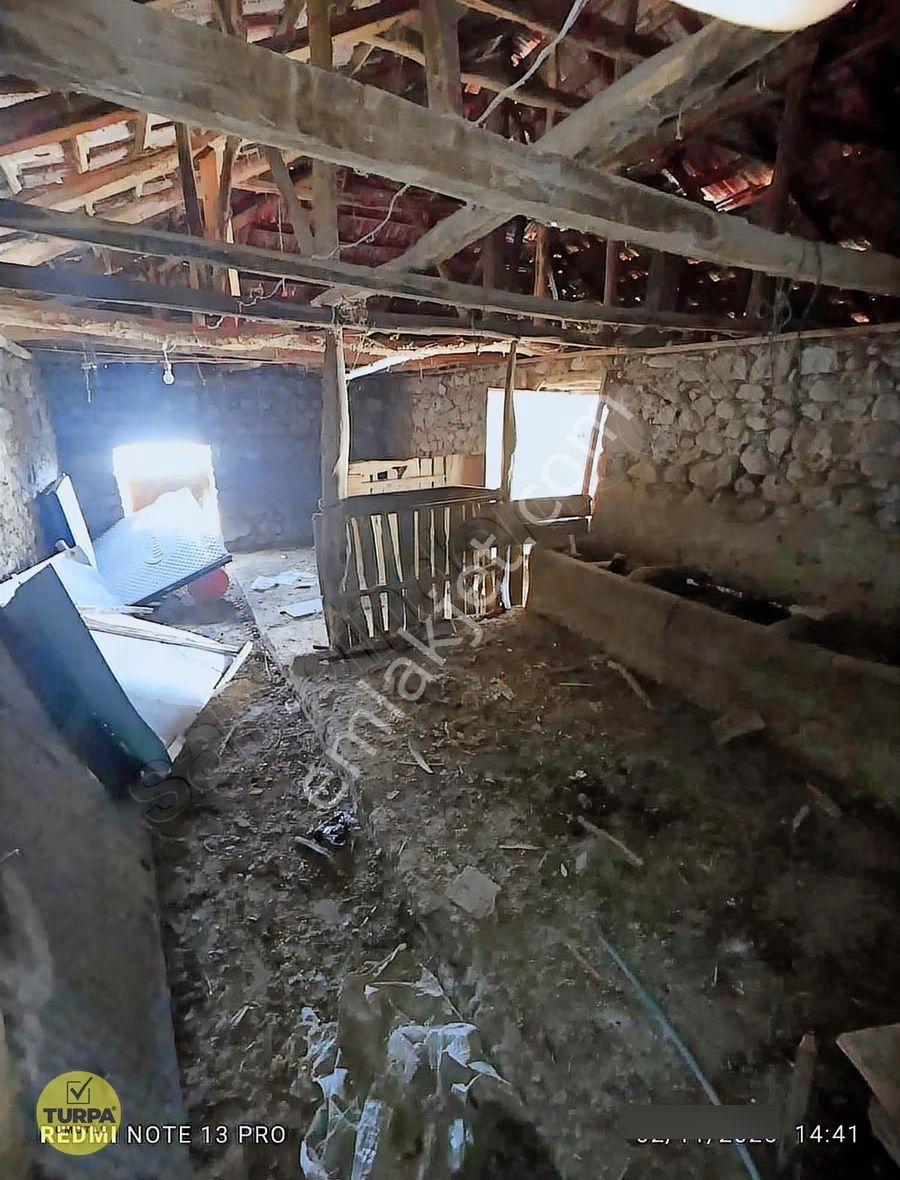 Bergama Yukarıkırıklarda Göl Manzaralı Köy Evi - Görsel 13