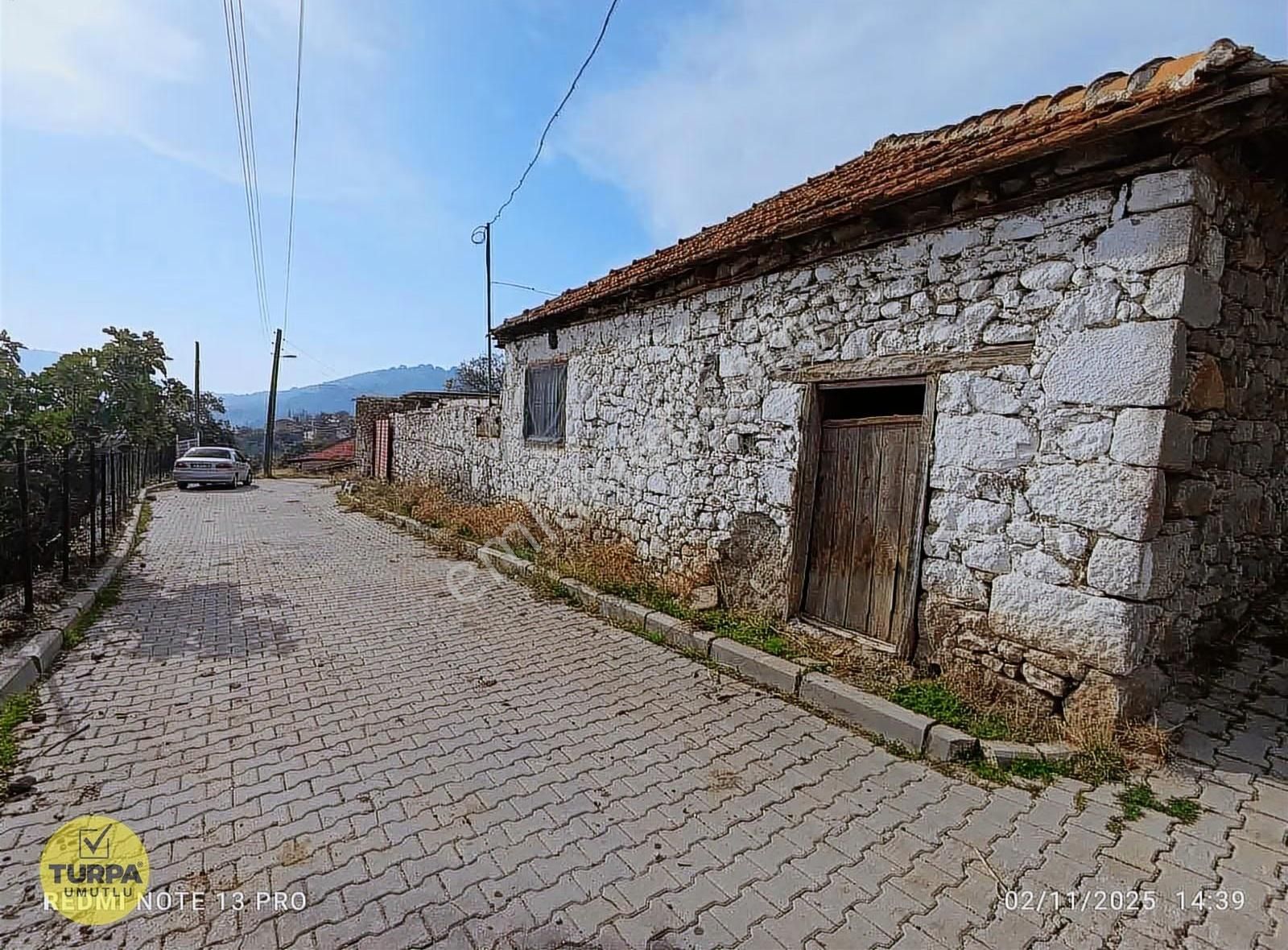 Bergama Yukarıkırıklarda Göl Manzaralı Köy Evi - Görsel 14