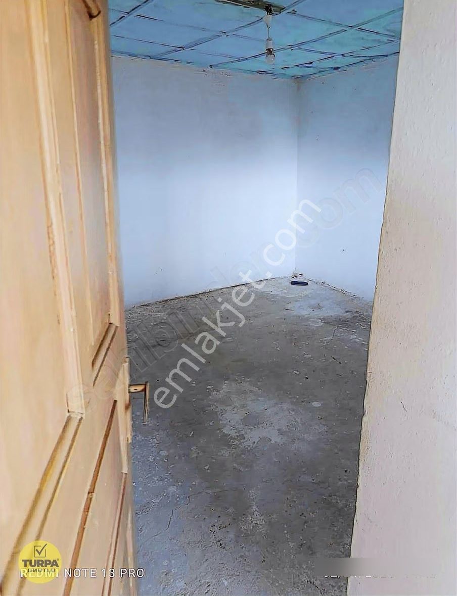 Bergama Yukarıkırıklarda Göl Manzaralı Köy Evi - Görsel 16