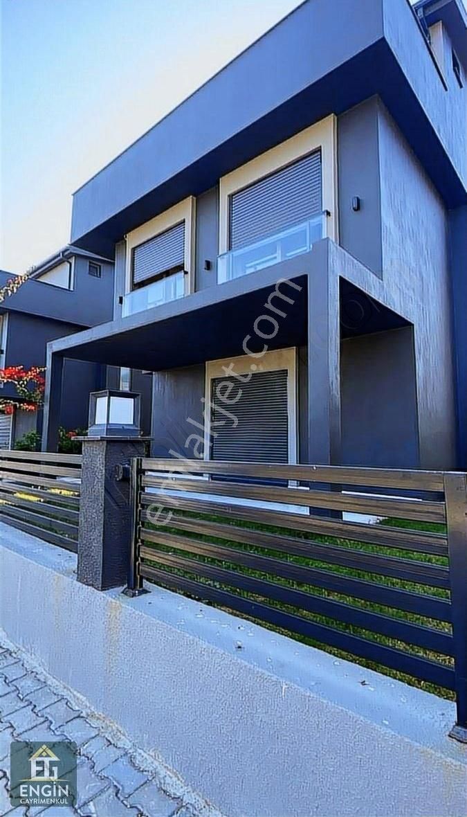 Doğanbey Demavi Bayraklı Plaja Sıfır Trıpleks Villa - Görsel 16