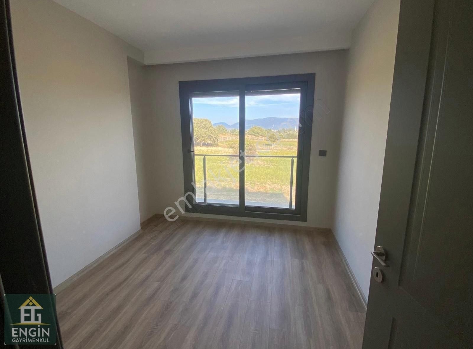 Doğanbey Demavi Bayraklı Plaja Sıfır Trıpleks Villa - Görsel 23