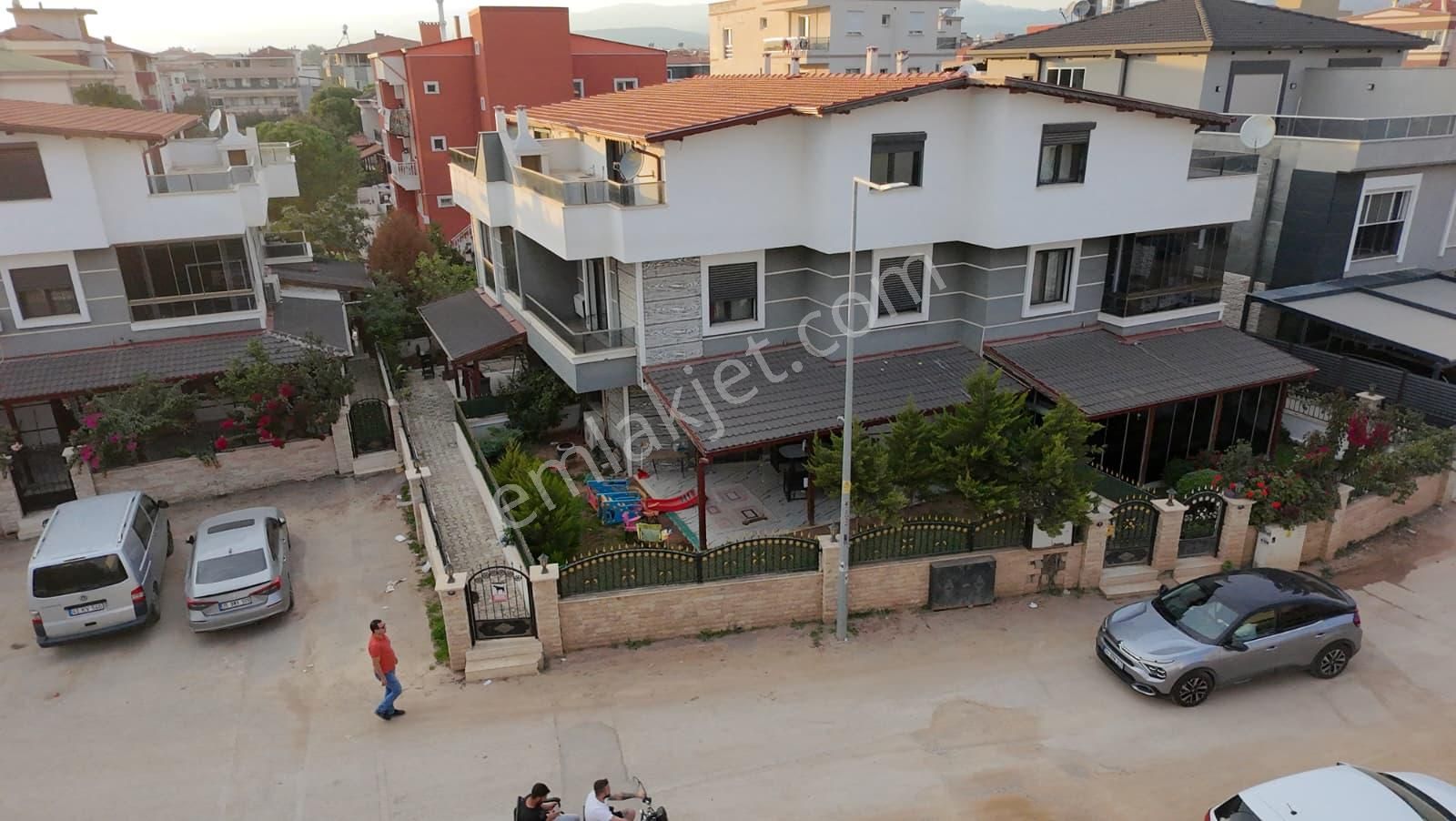 Menderes Gölcükler’de Merkeze Yakın, 4+1, Triblex, 75 M2 Geniş Bahçeli Satılık Villa! - Görsel 3