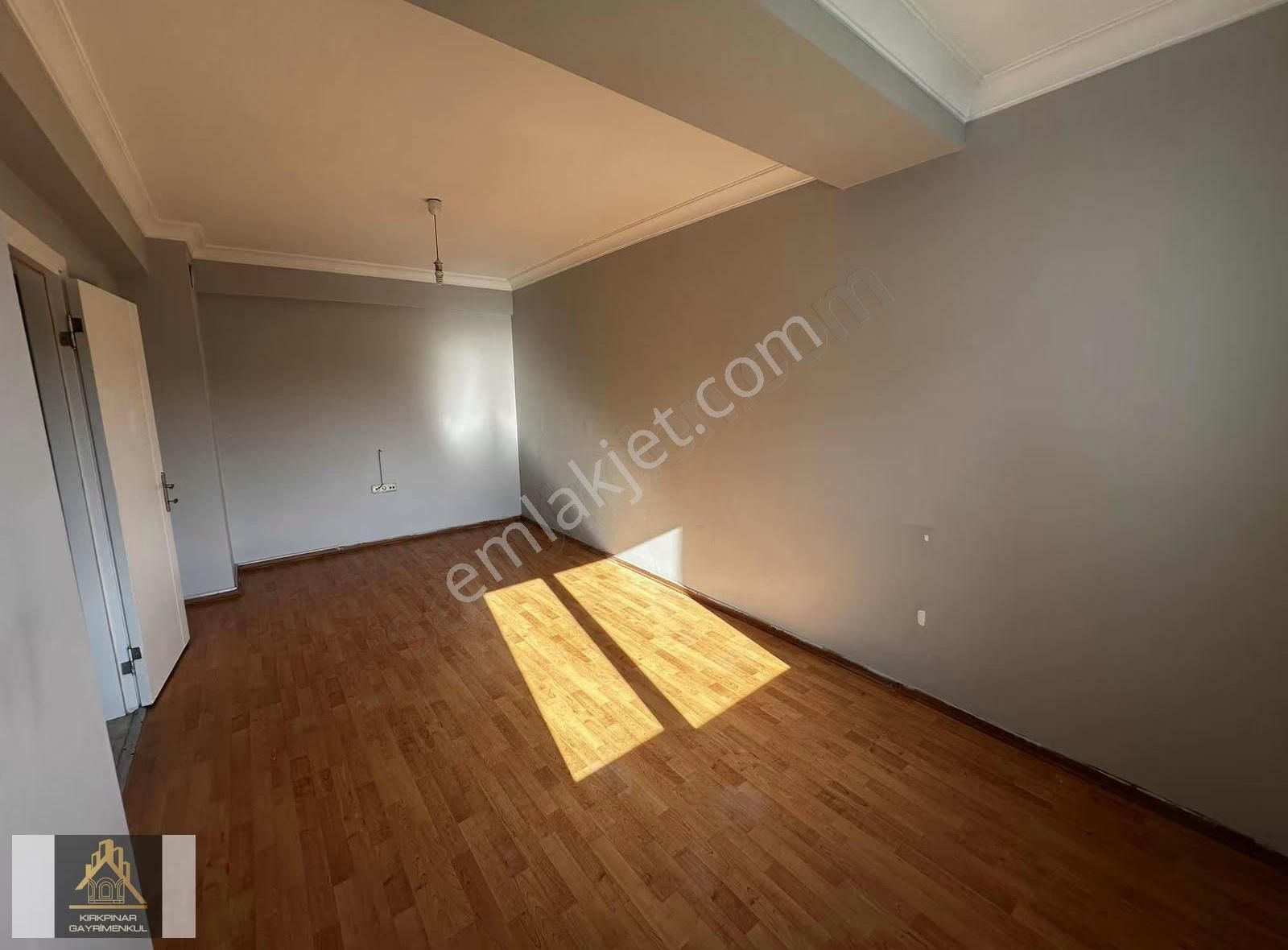 Sarıyer Mahallesinde İşlek Cadde Üzerinde Satılık 3+1 Daire - Görsel 21