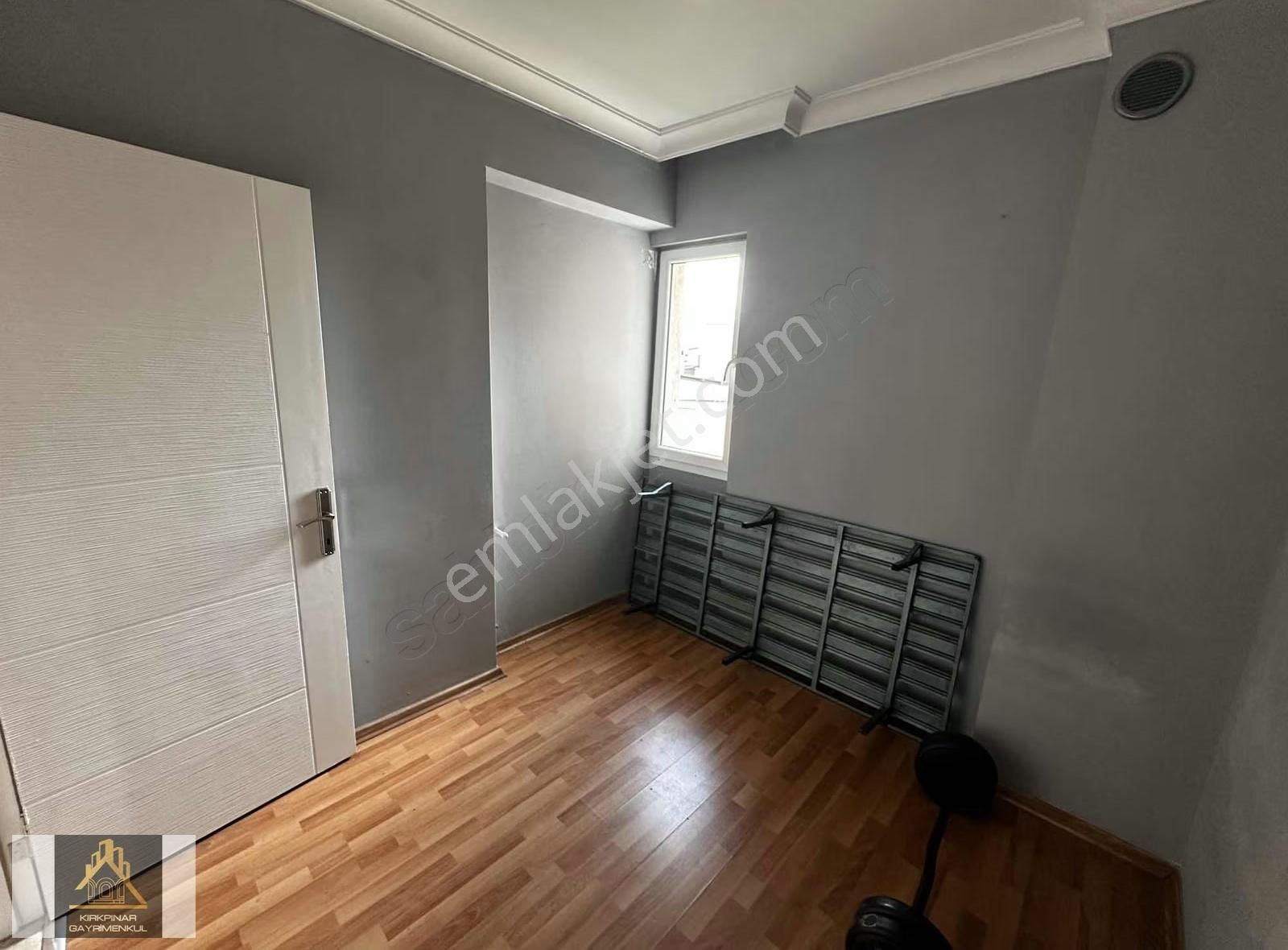 Sarıyer Mahallesinde İşlek Cadde Üzerinde Satılık 3+1 Daire - Görsel 4