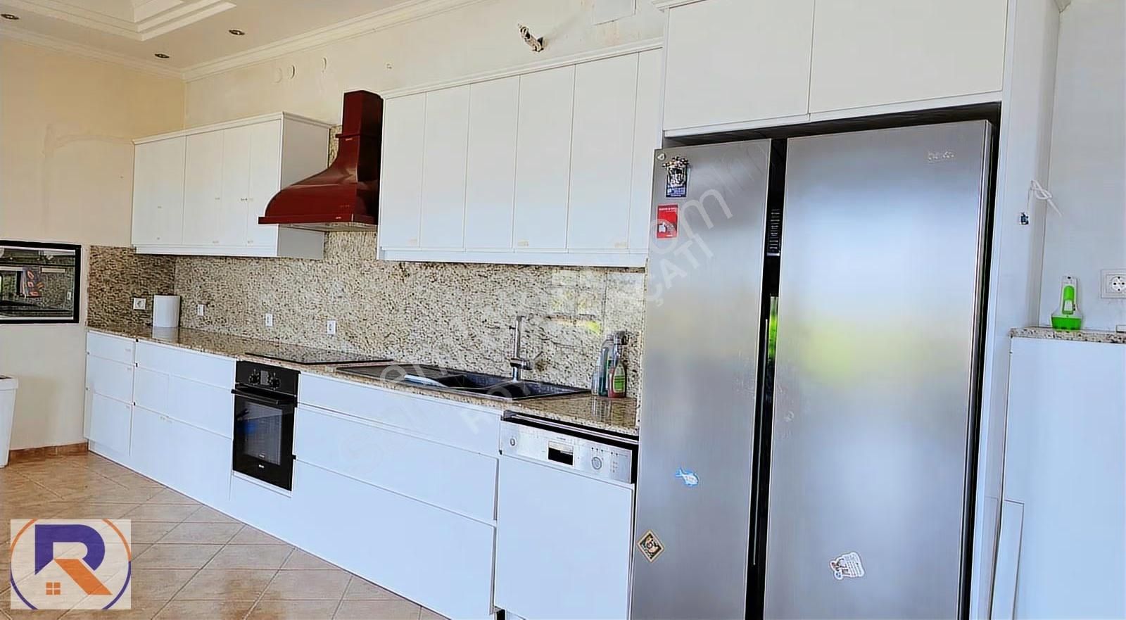 Çeşme Paşalimanında Denize Sıfır 7+2 Satılık Konak - Görsel 23