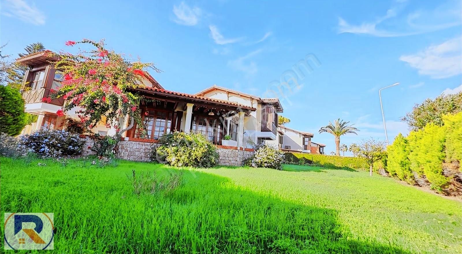 Çeşme Paşalimanında Denize Sıfır 7+2 Satılık Konak - Görsel 12