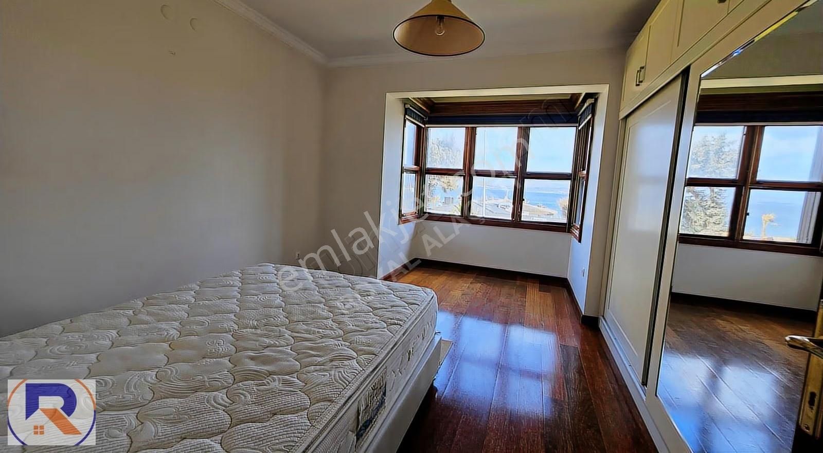 Çeşme Paşalimanında Denize Sıfır 7+2 Satılık Konak - Görsel 9